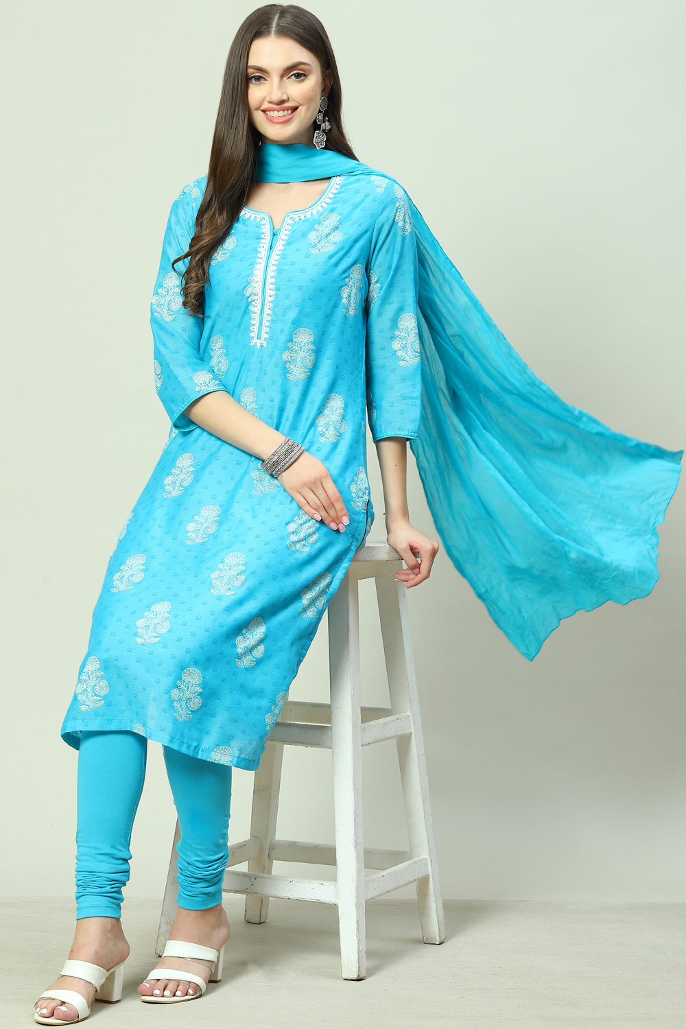 Peach Straight Kurta Churidar Suit Set image number 6