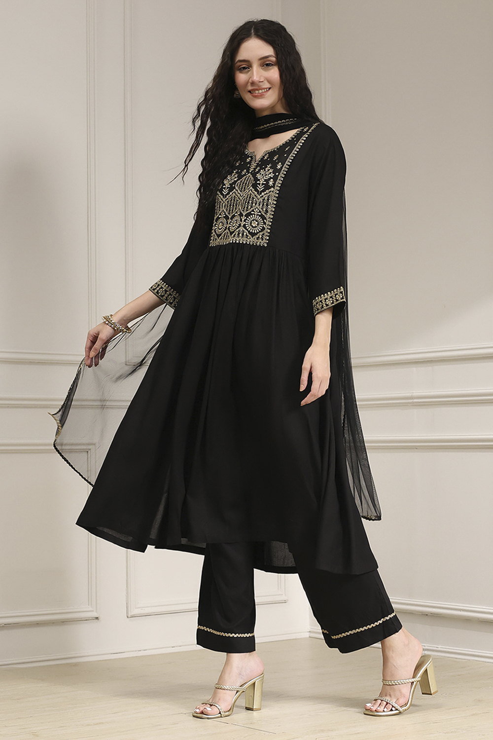 Black Dyed Gathered Suit Set image number 3