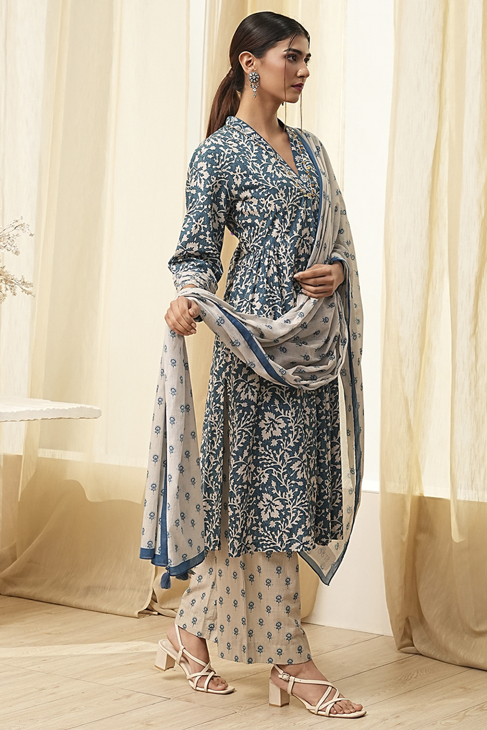 Red Cotton Printed Gathered Suit Set image number 5
