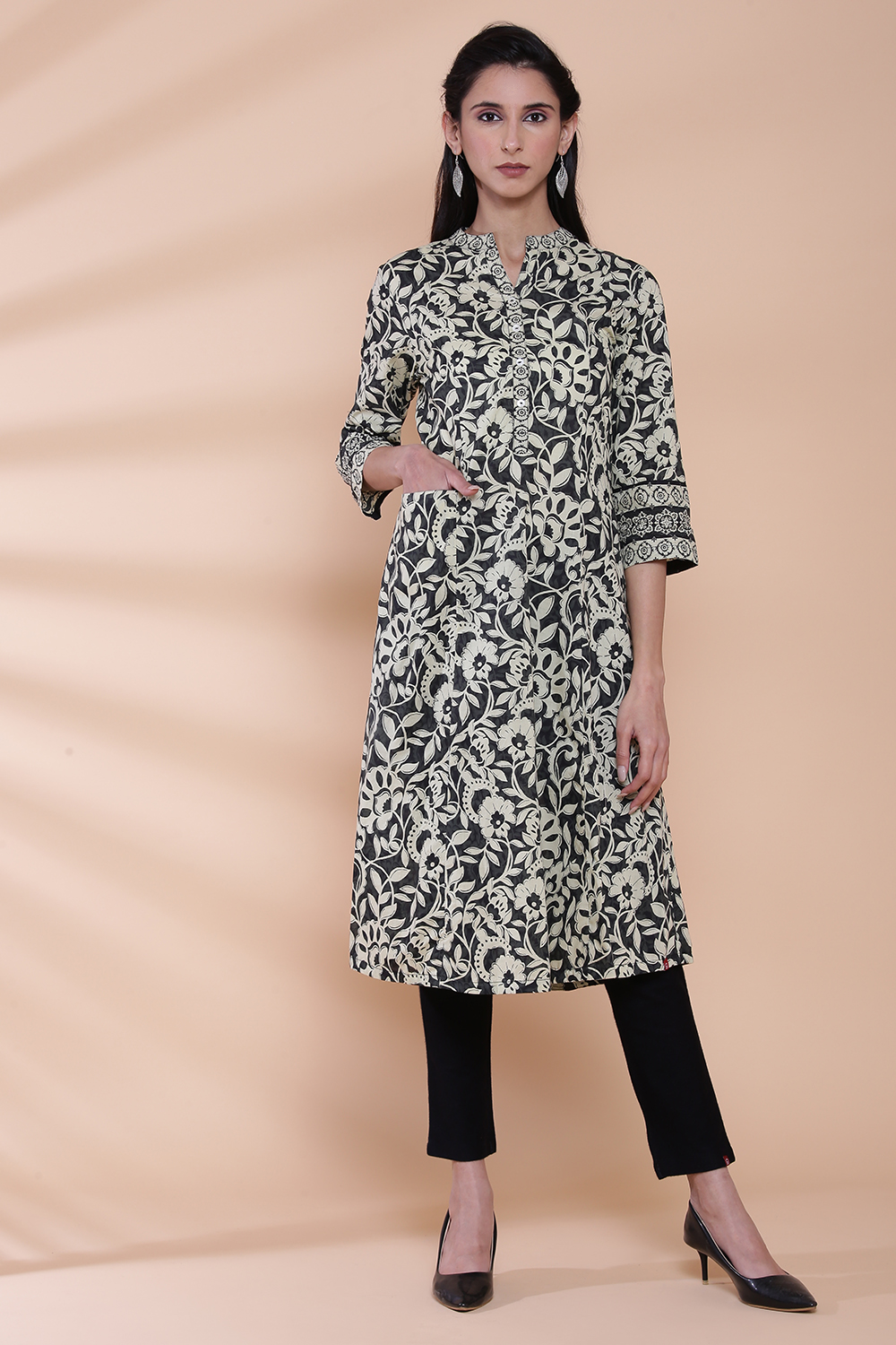 Black Cotton A-Line Printed Kurta image number 4