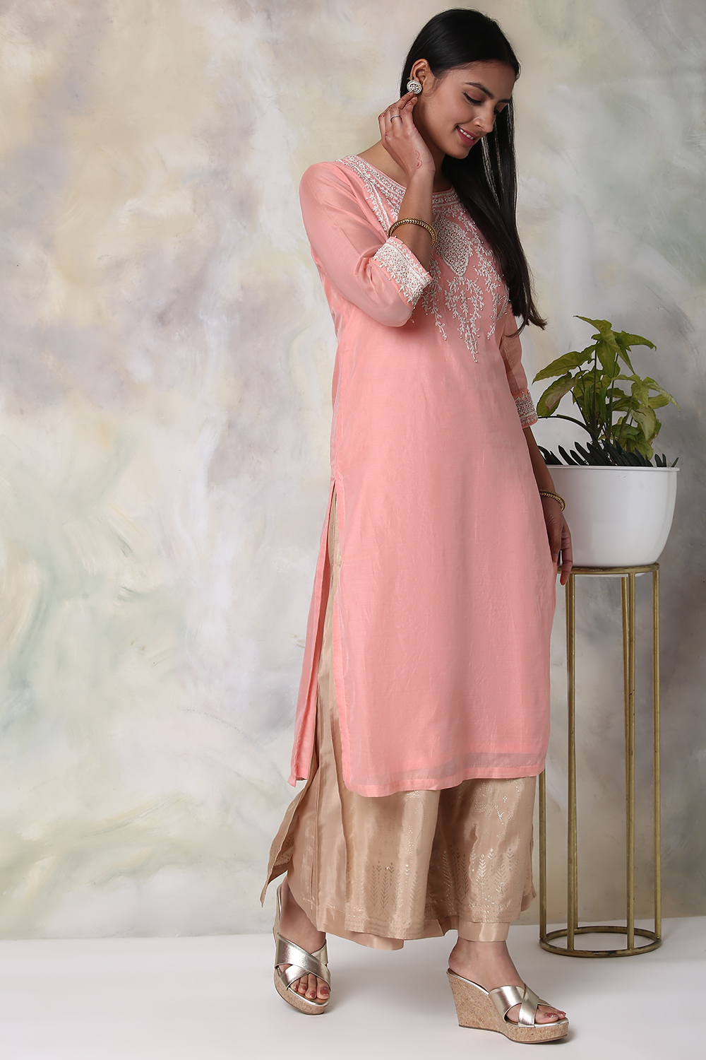 Light Pink Poly Cotton Straight Embroidered Kurta image number 3