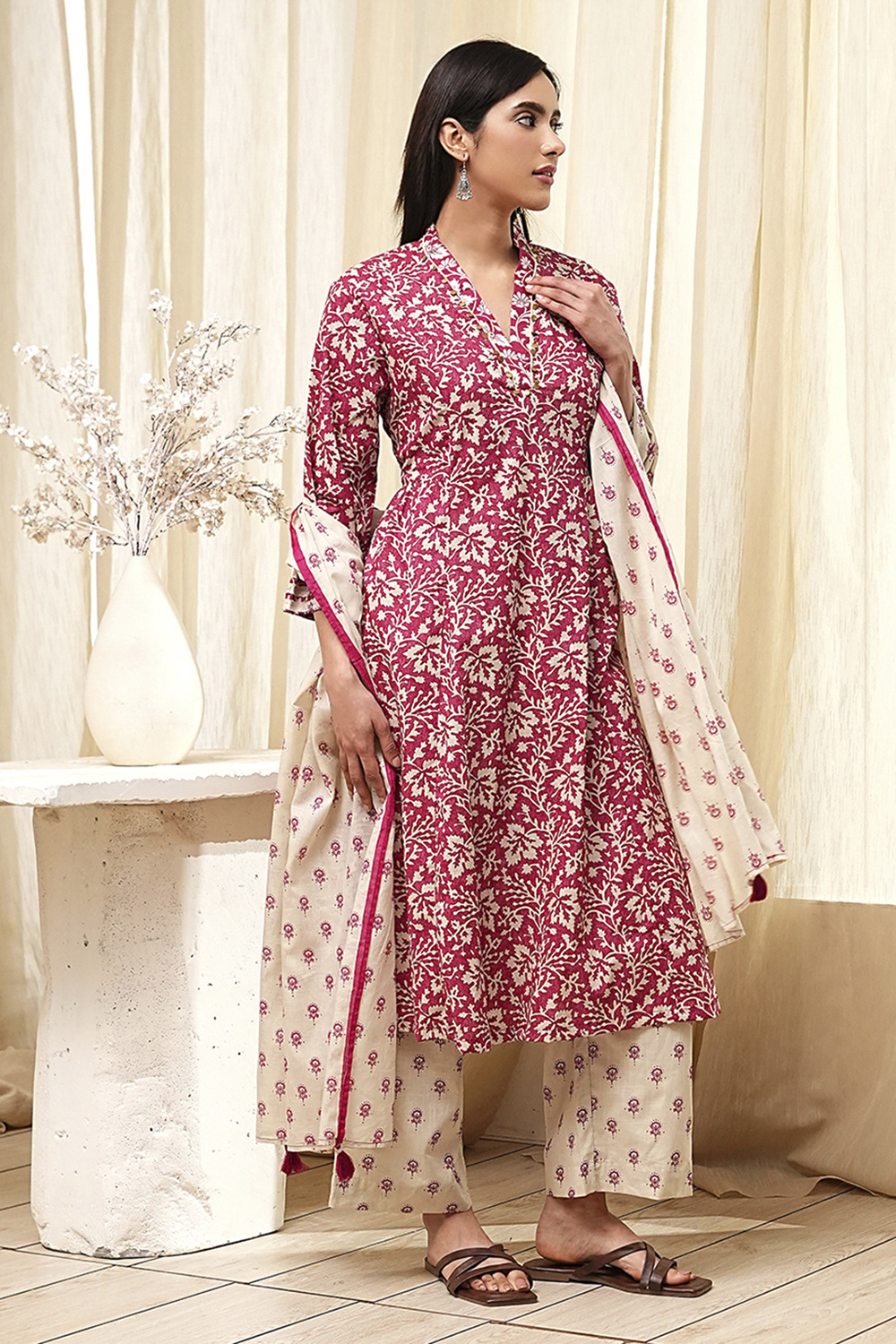 Red Cotton Printed Gathered Suit Set image number 5