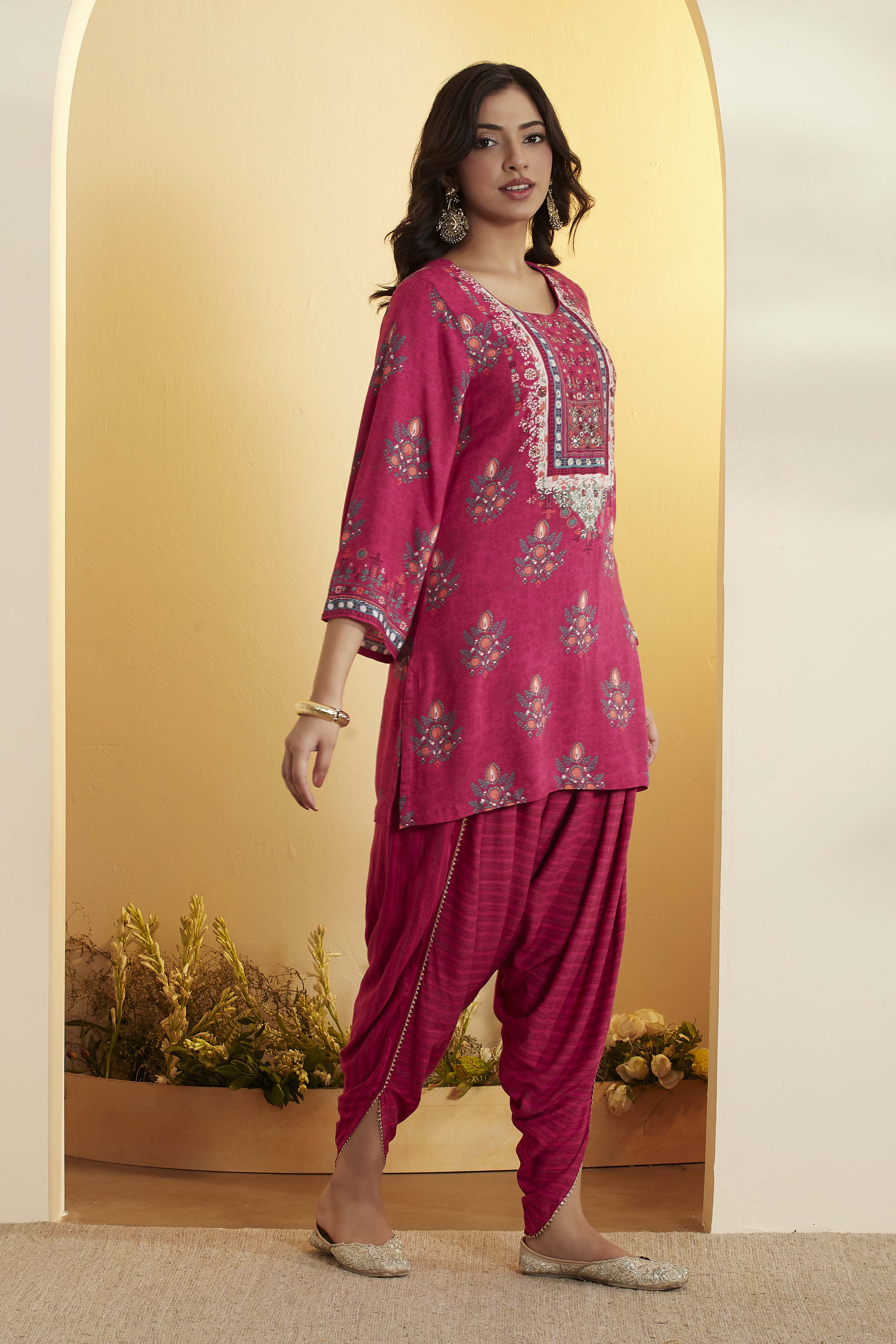 Green Viscose Rayon Straight Kurta Pants Set image number 4