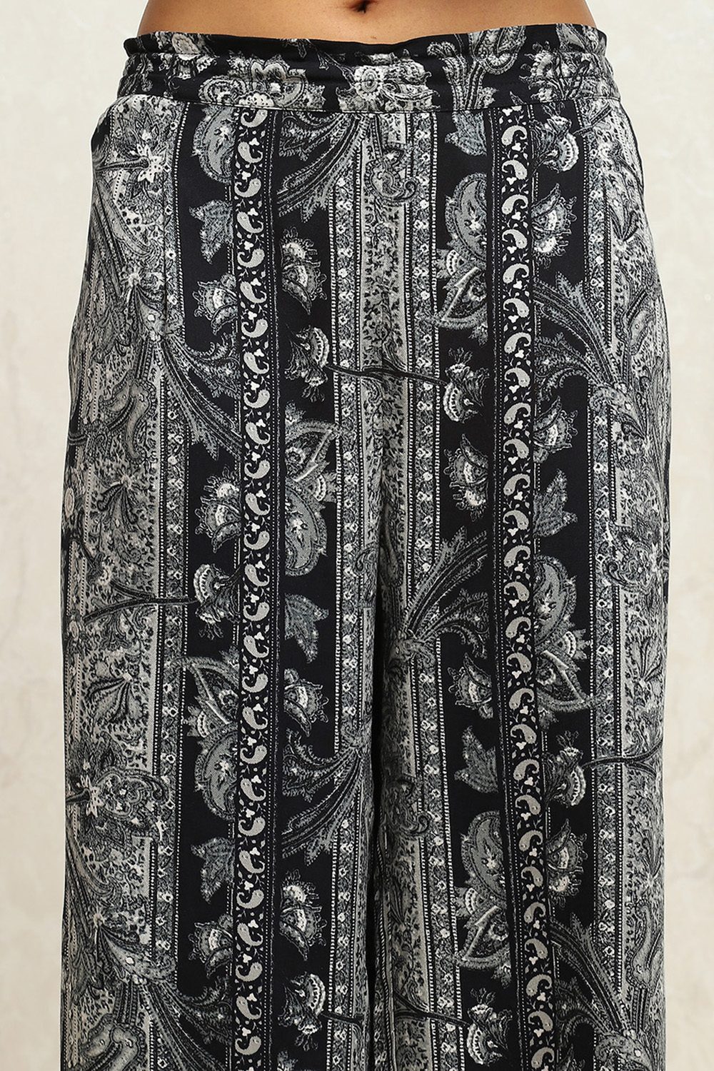 Black Viscose Rayon Straight Printed Kurta Set image number 2