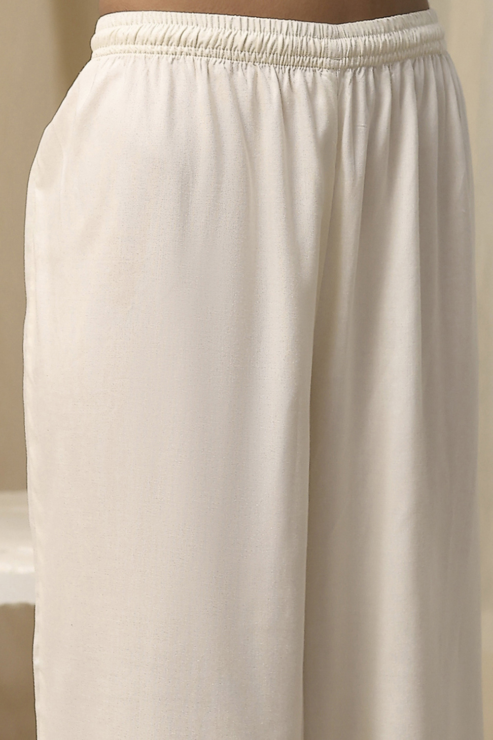 Cream-Colored Viscose Embellished Gathered Suit Set image number 2