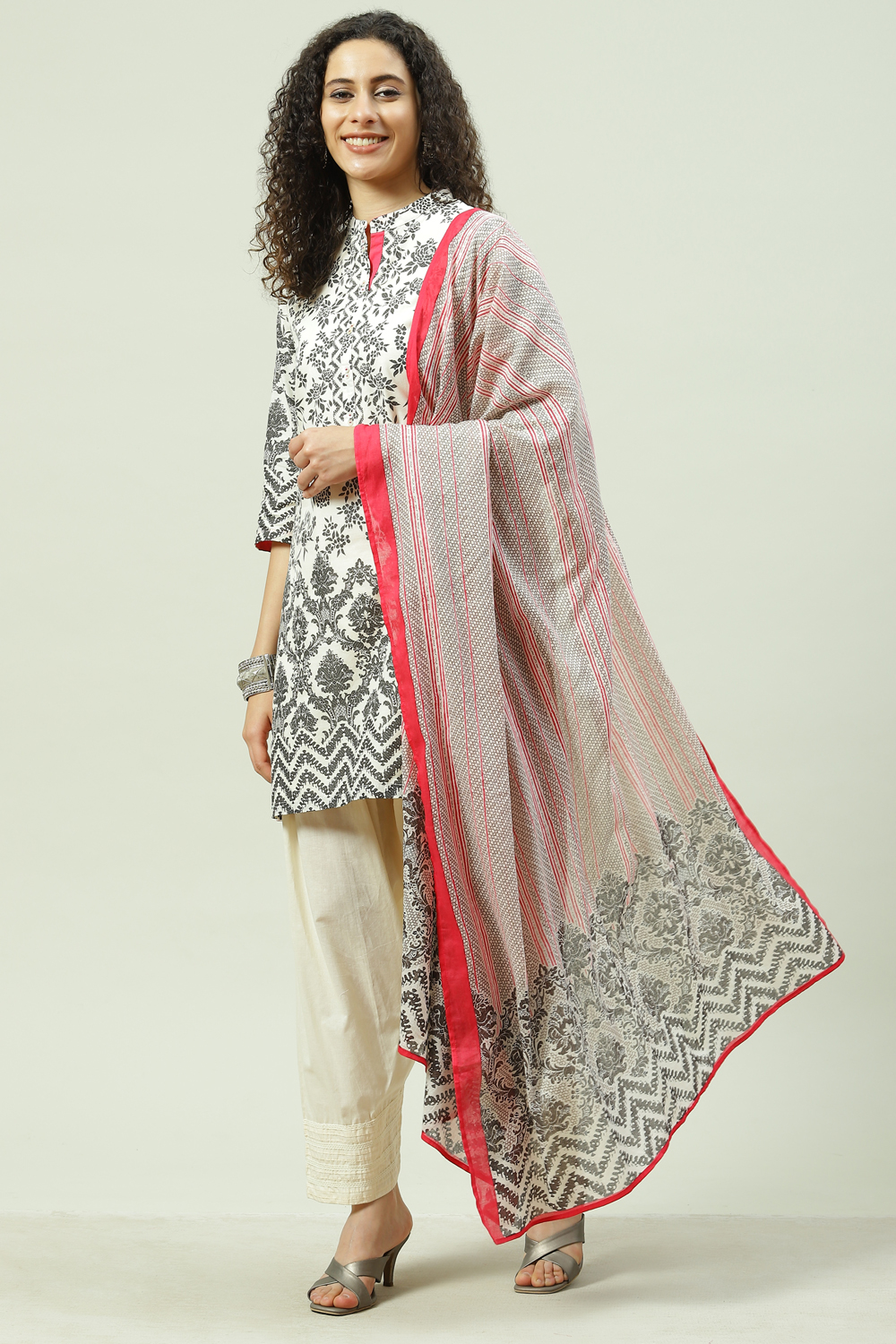 Black and Off White Straight Kurta Salwar Pant Suit Set image number 5
