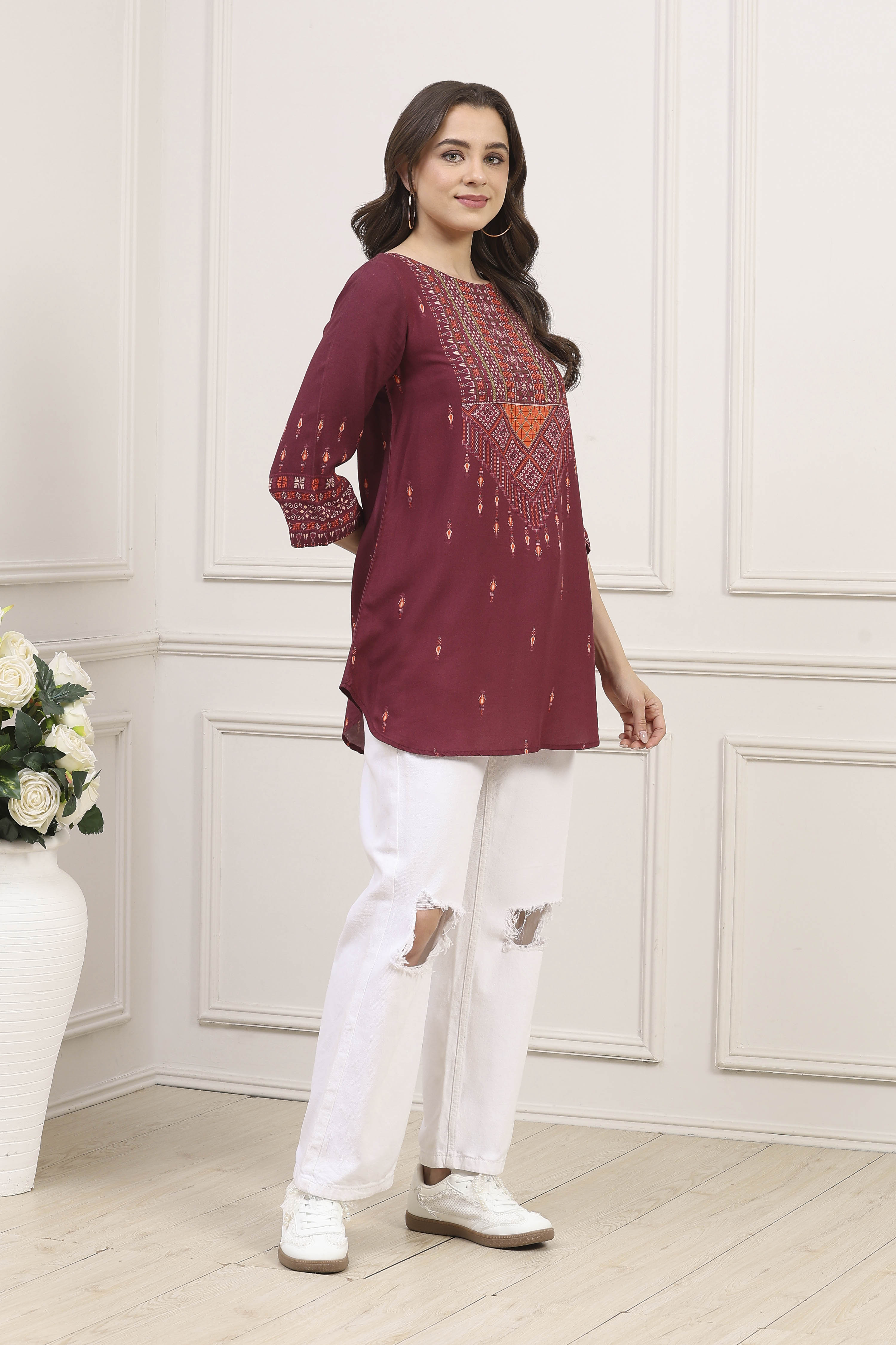 Black Rayon Printed Straight Kurti image number 4