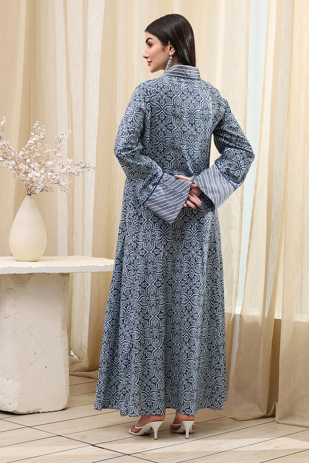 Blue & White Jalabiya Kaftan image number 3