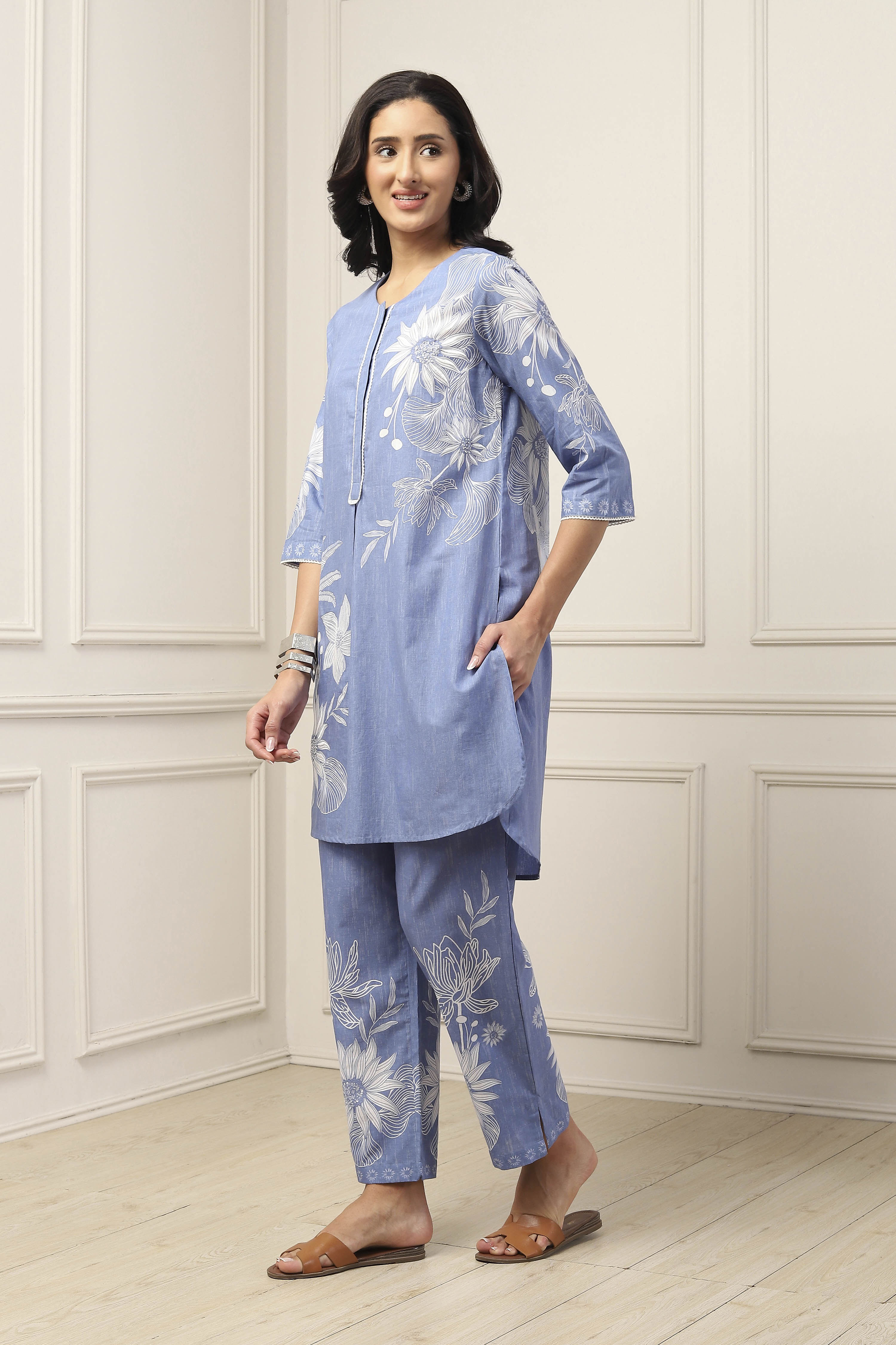 Blue Cotton Floral Printed Straight Suit Set image number 3