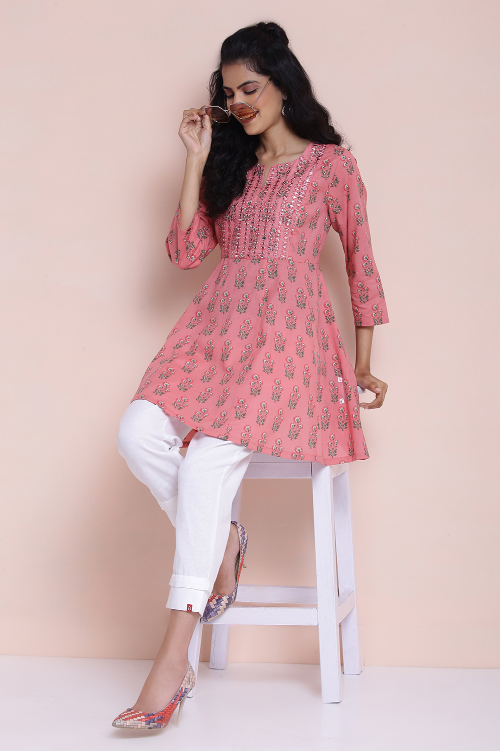 Dusky Pink Cotton Printed Short Kurti image number 5