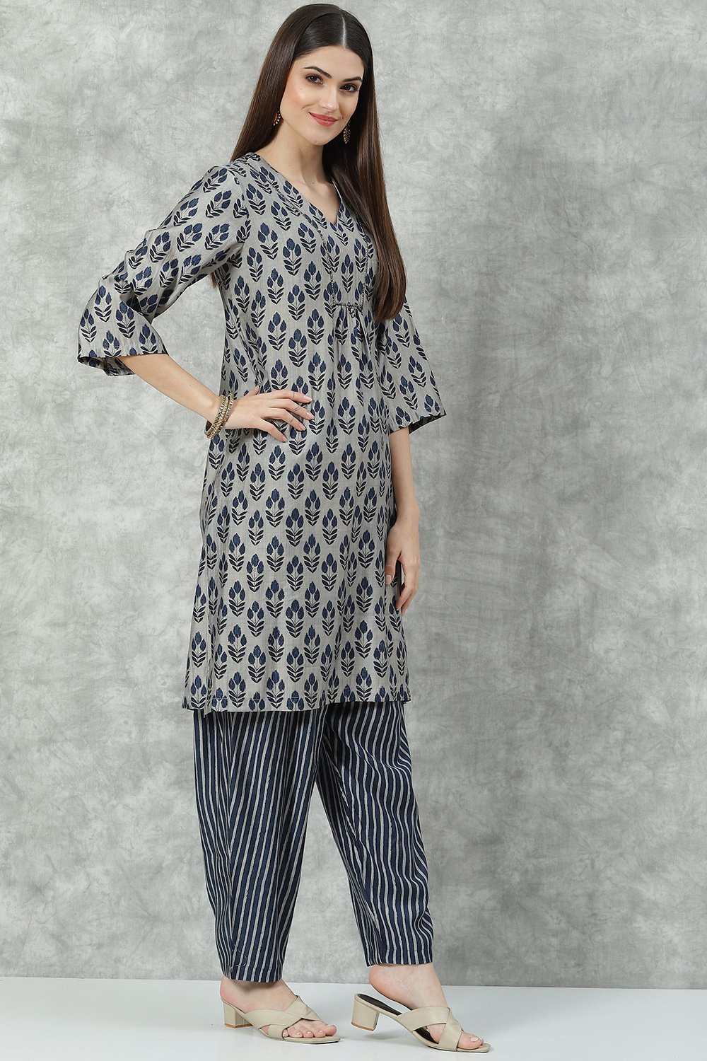 Navy Poly Viscose Flared Printed Kurta Set image number 5