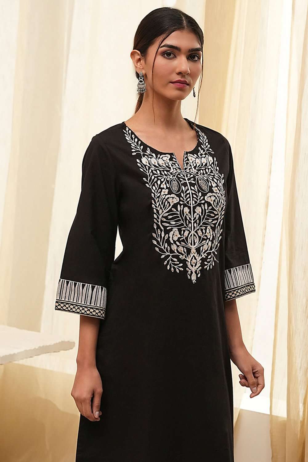 Black Pure Cotton Embroidered Straight Kurta image number 1