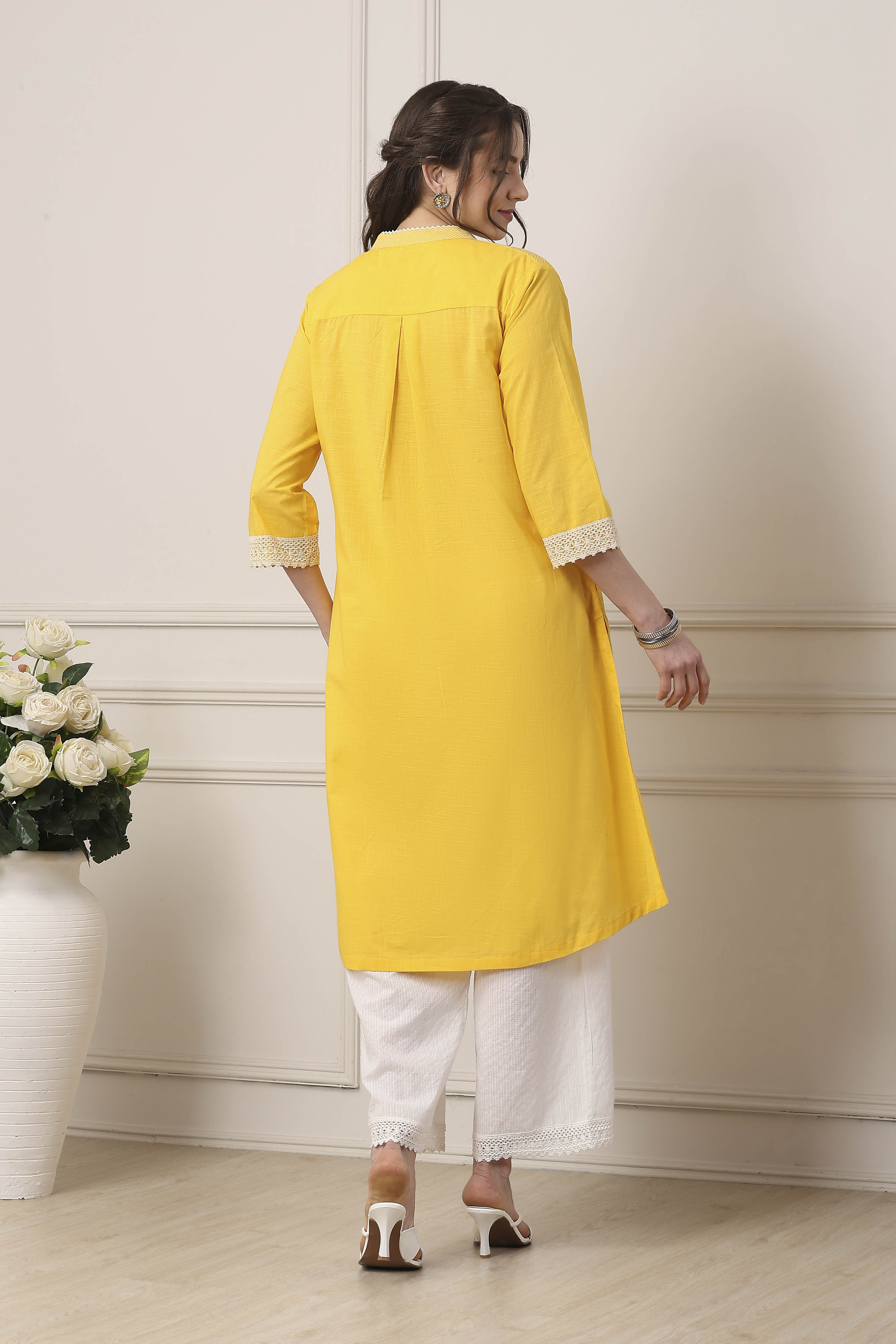Yellow Cotton Solid Straight Kurta image number 3