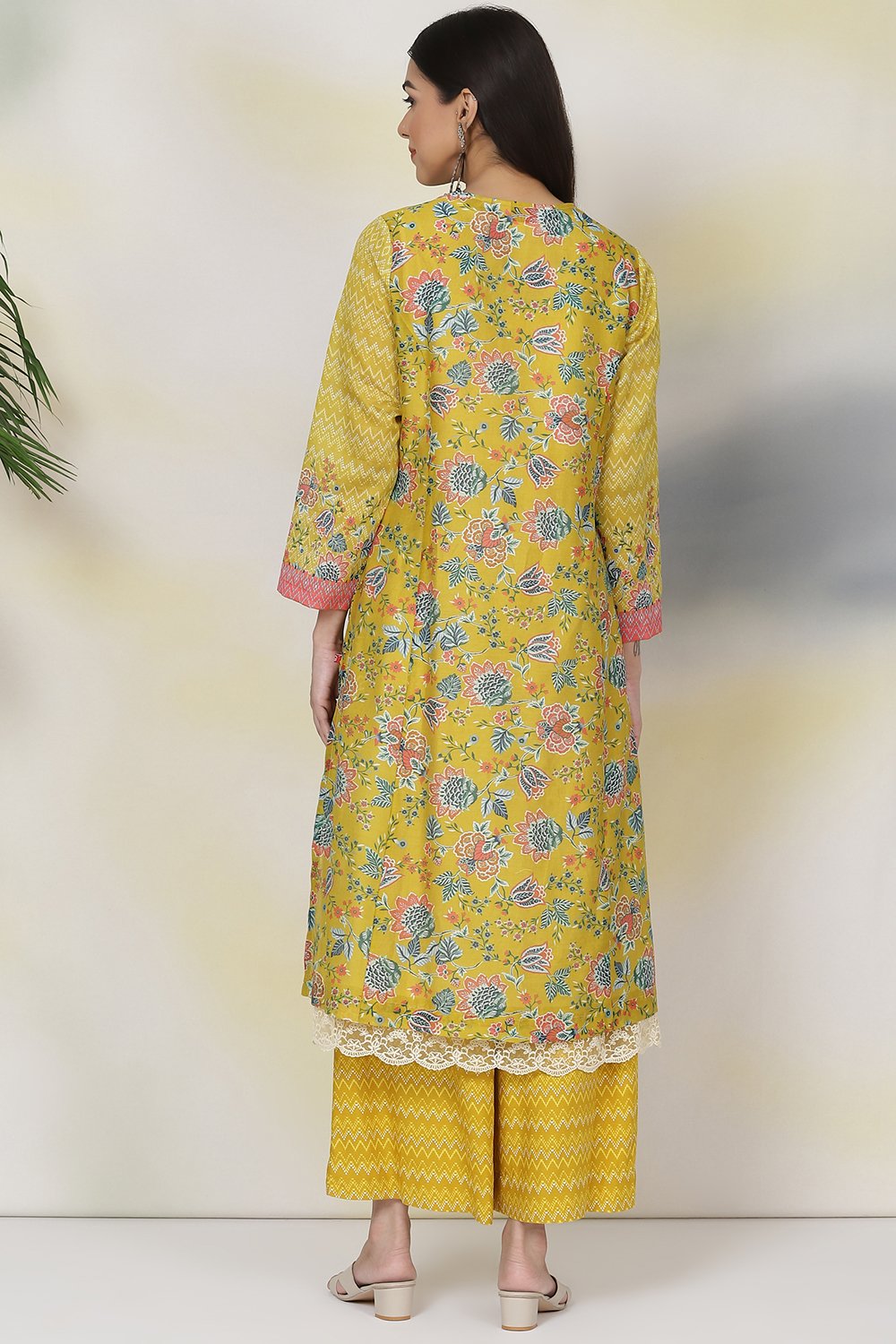 Yellow Cotton Silk Double Layered Kurta Flared Palazzo Suit Set image number 9