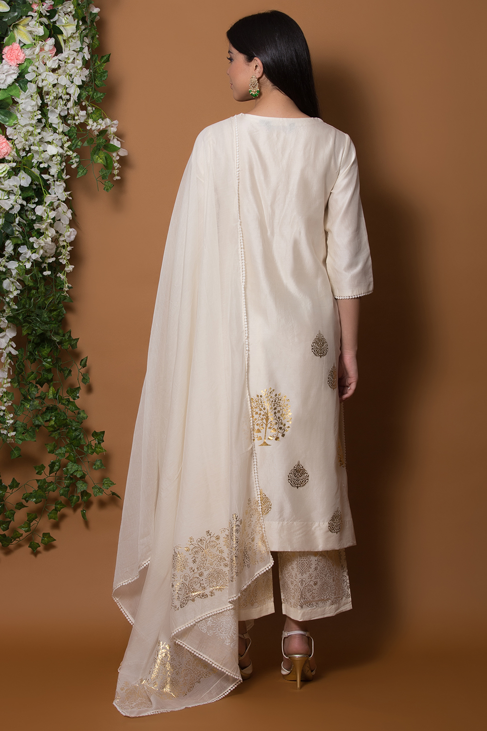 Ivory Cotton Silk A Line Suit Set By Anju Modi image number 5