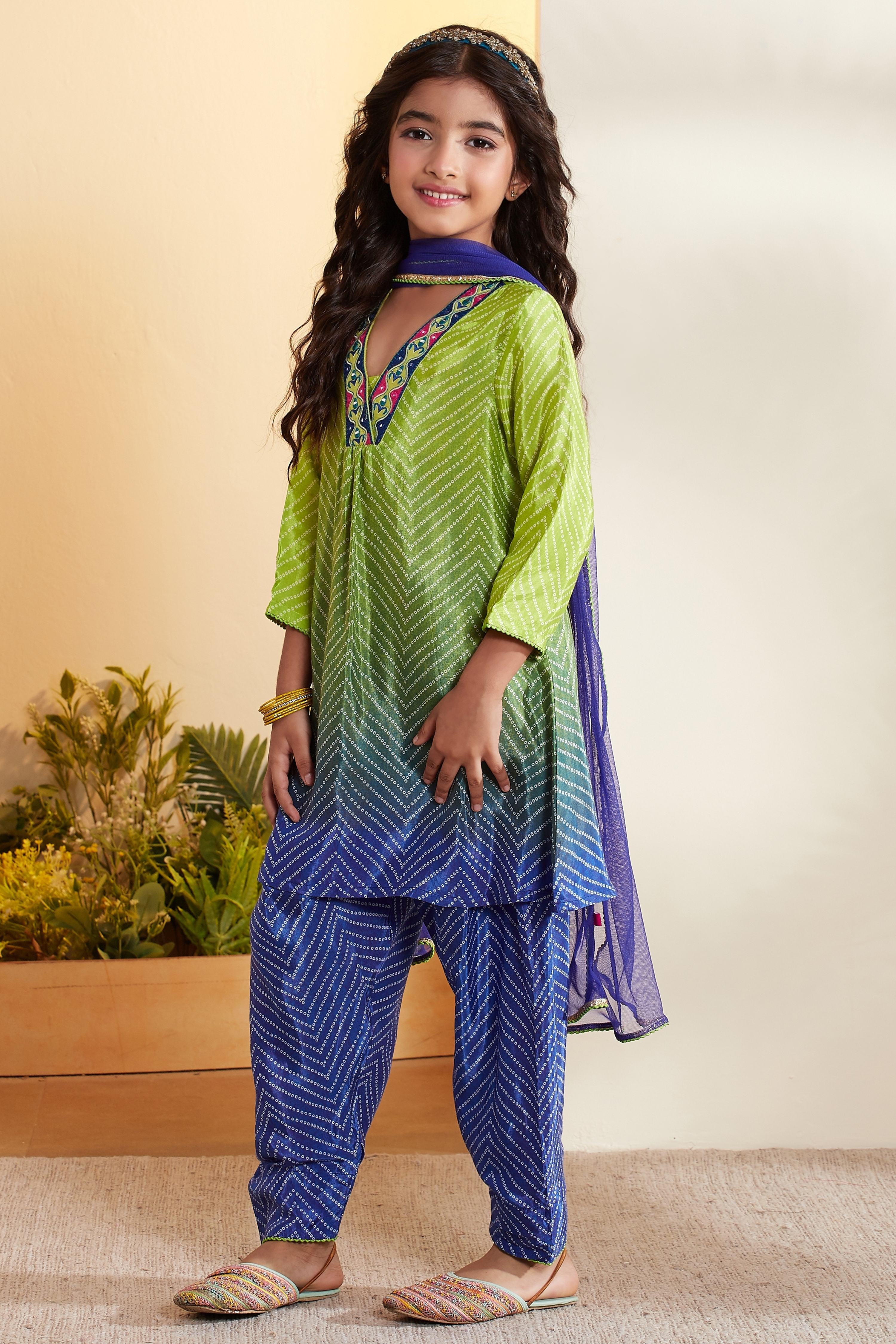 Green Viscose Rayon Ombre Bandhani Printed Kurta Set image number 3