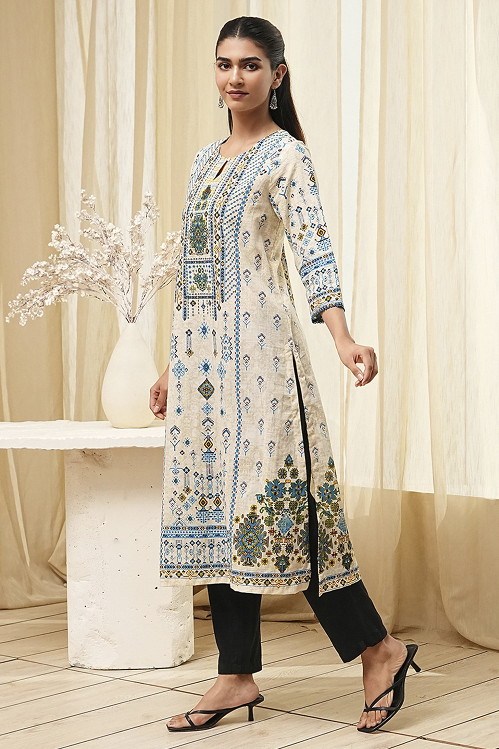 Off-White and Blue Cotton Straight Kurta image number 2