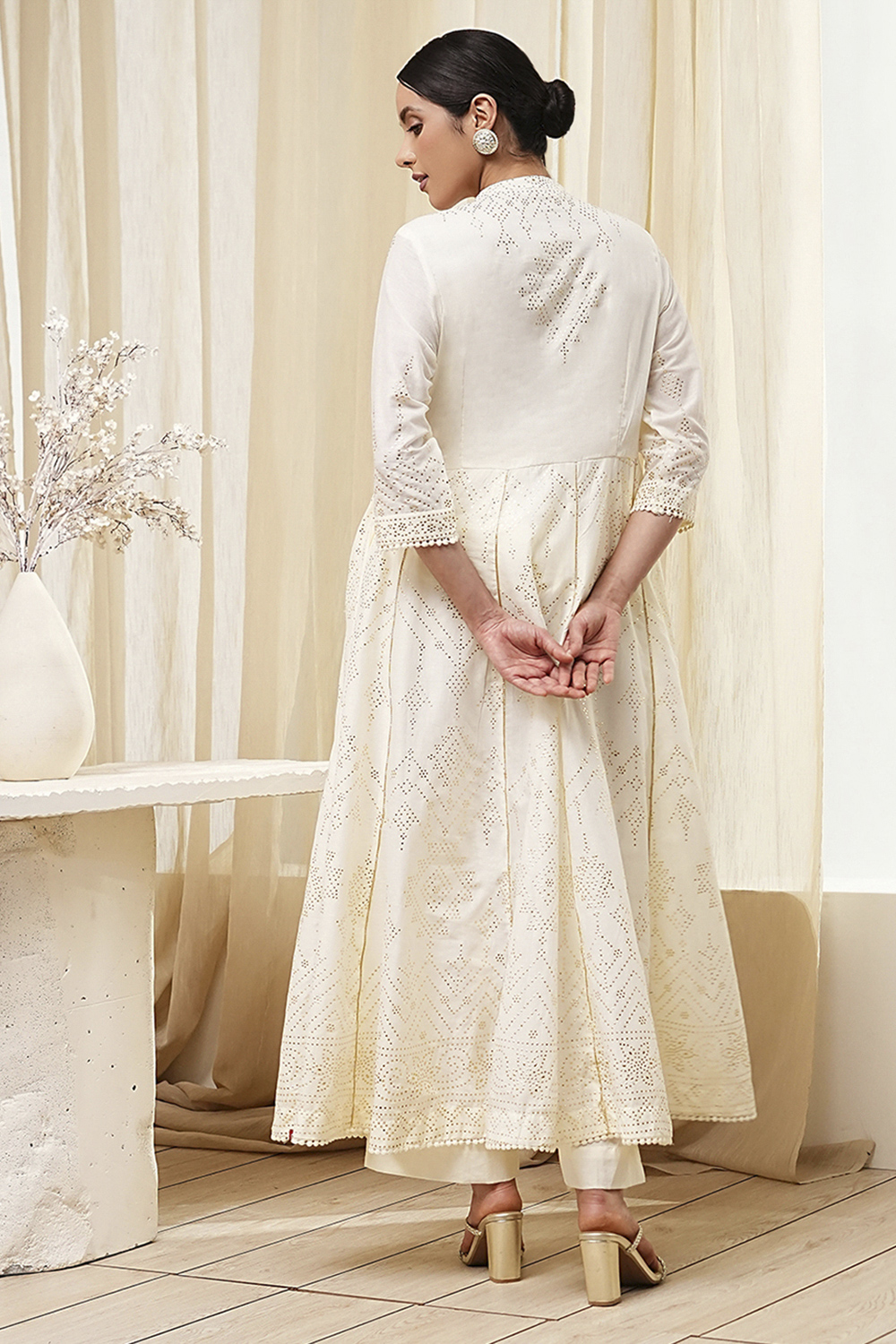 Off-White Cotton Embellished Anarkali Suit Set image number 4