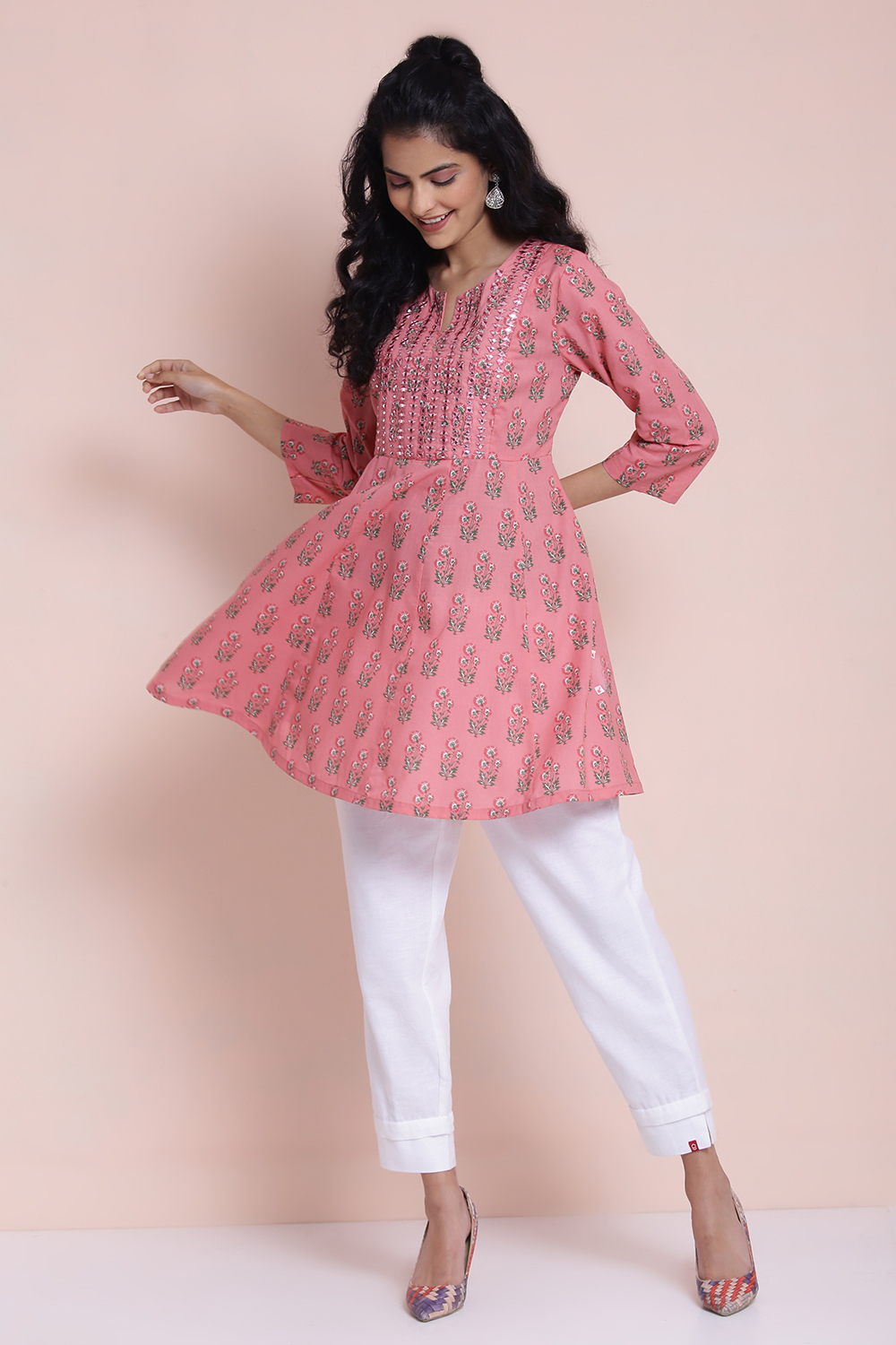 Dusky Pink Cotton Printed Short Kurti image number 4