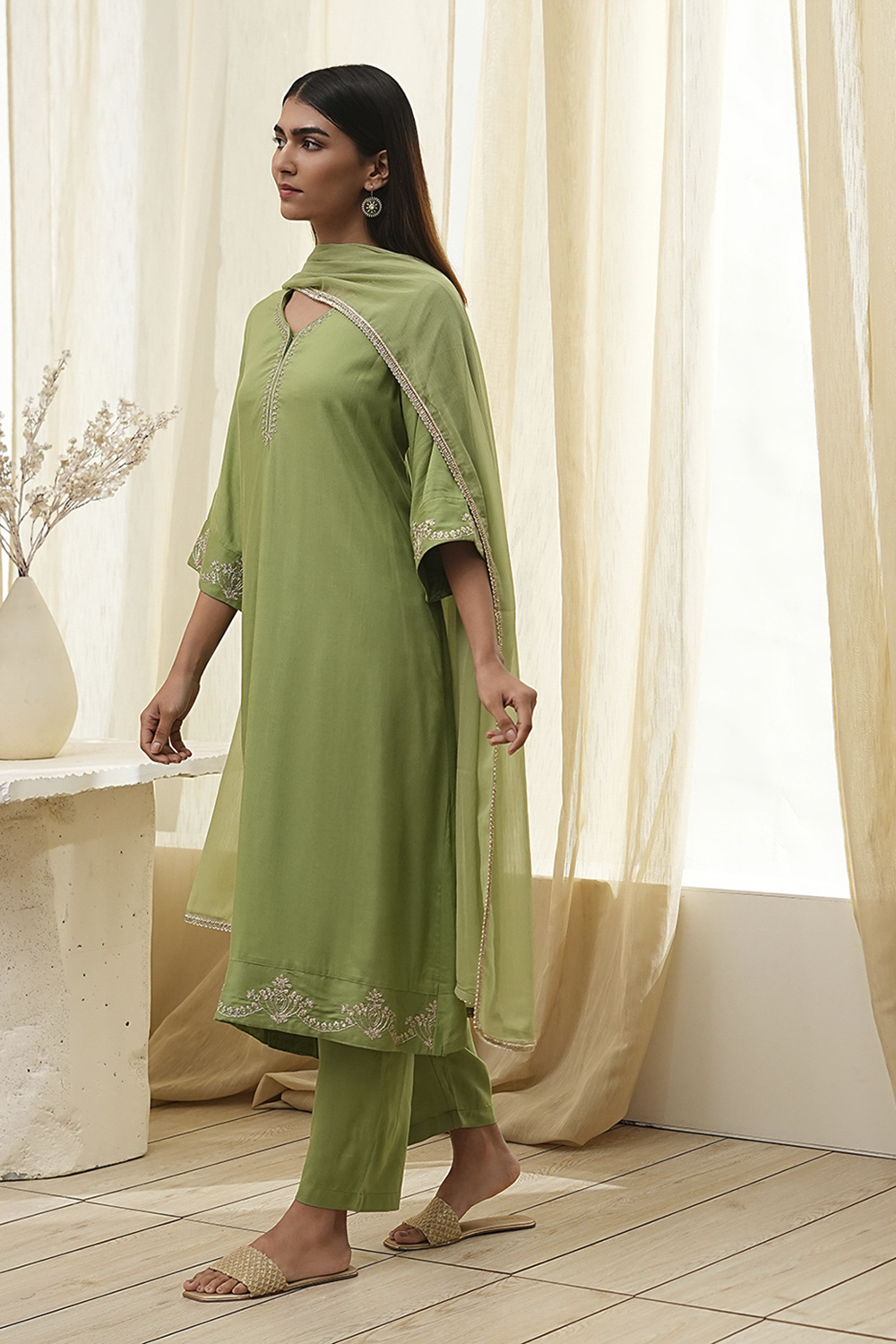 Green Solid A-Line Suit Set image number 3