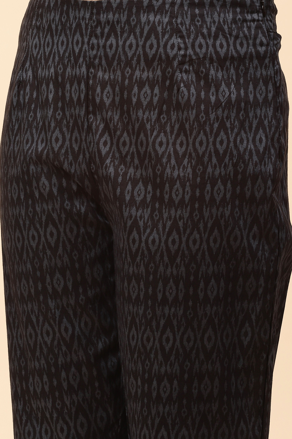 Black Cotton Double Layered Suit Set With Reversible Dupatta image number 4