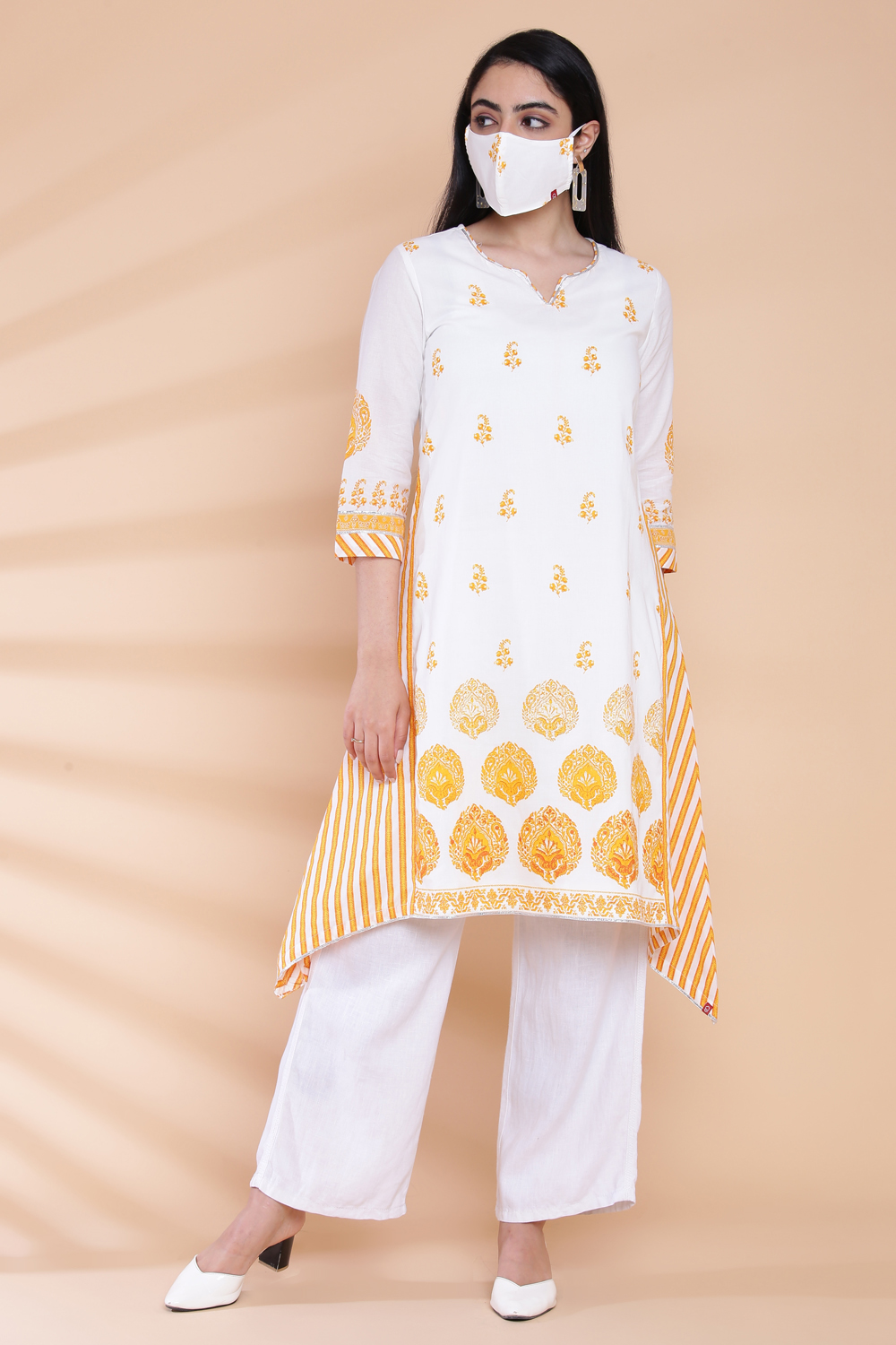 White And Coral Cotton A-Line Printed Kurta image number 3