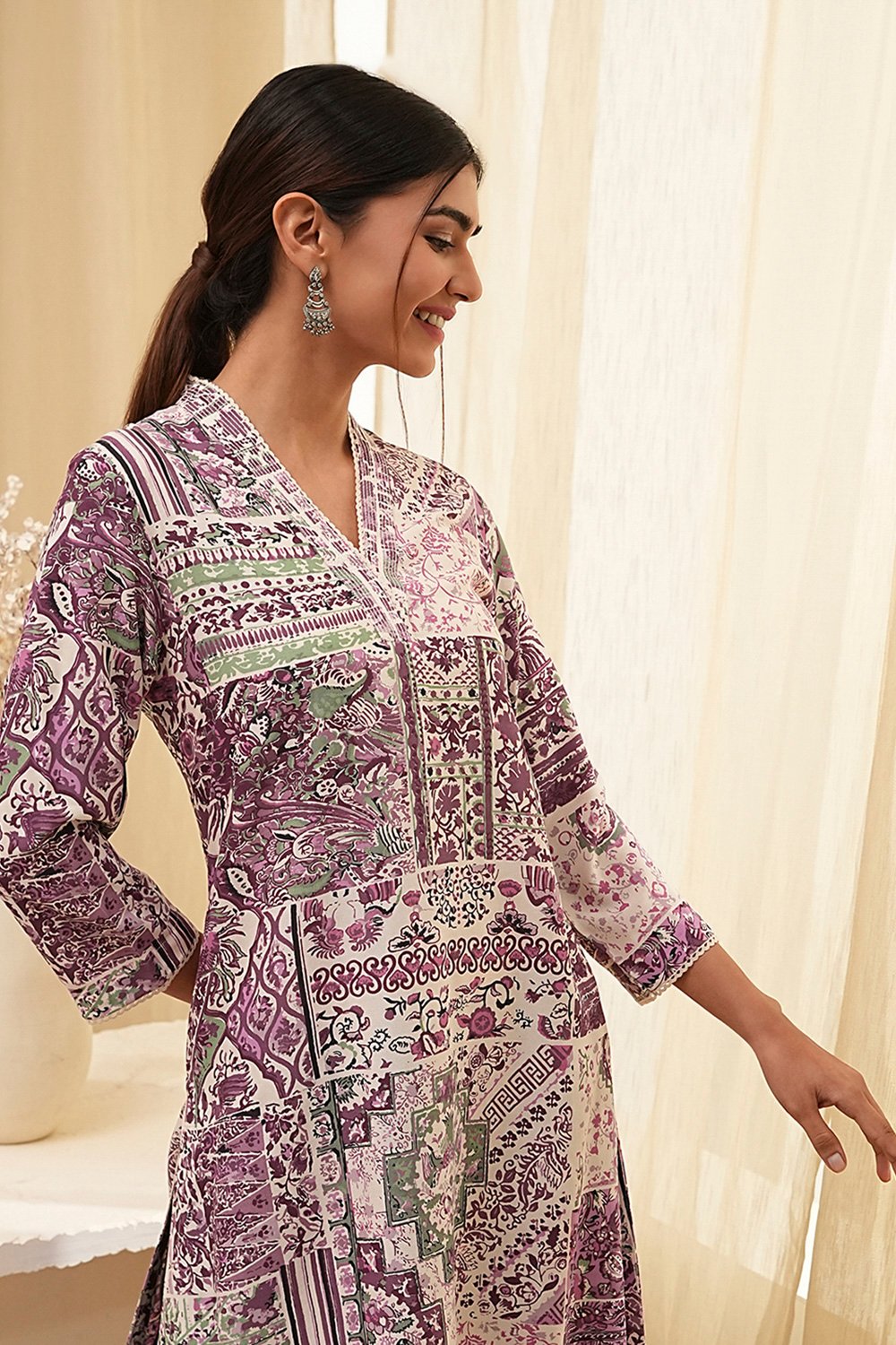 Plum and Off-White Printed Straight Kurta image number 6