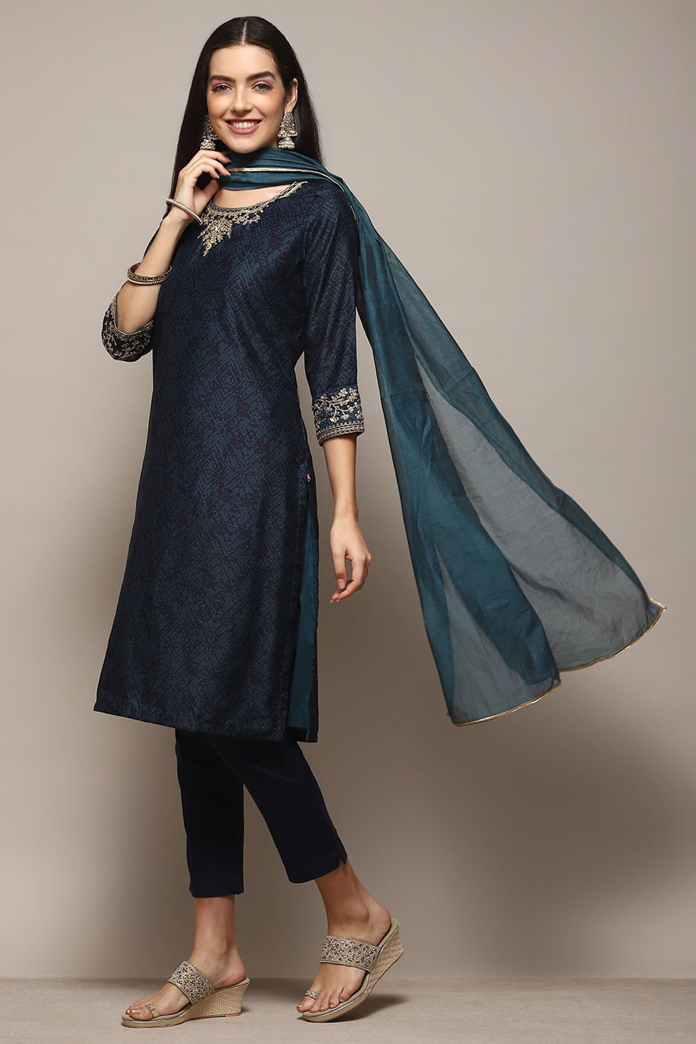 Teal Cotton Satin Narrow Kurta Pant Suit Set image number 4