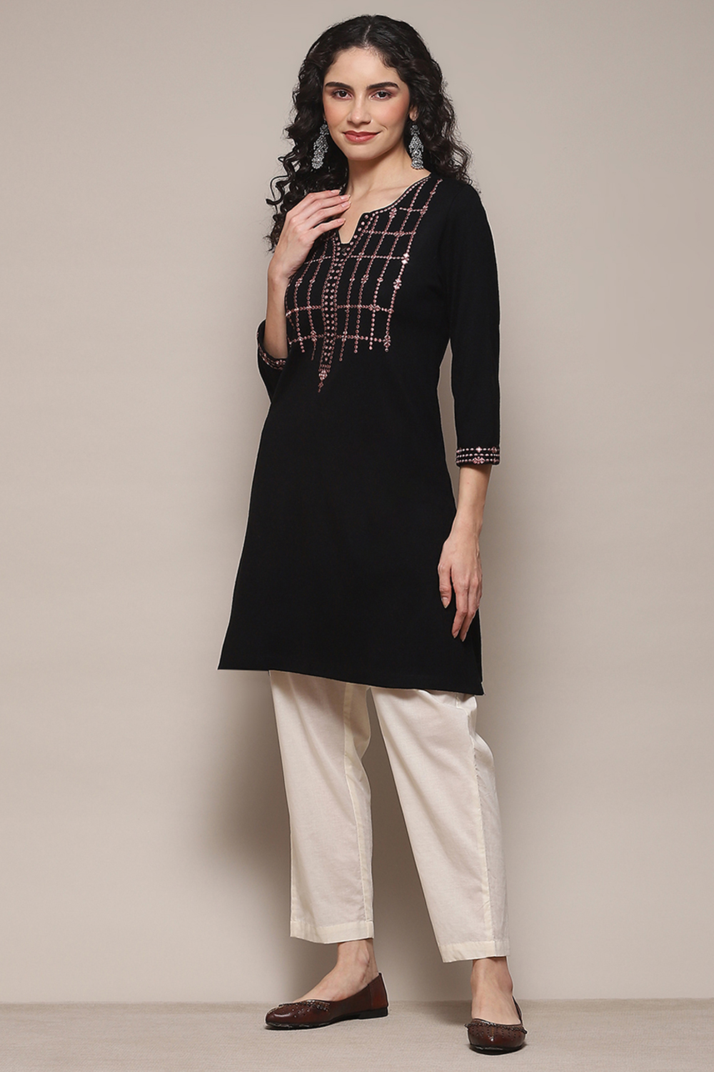 Black Daffodil Straight Yarndyed Kurta image number 2