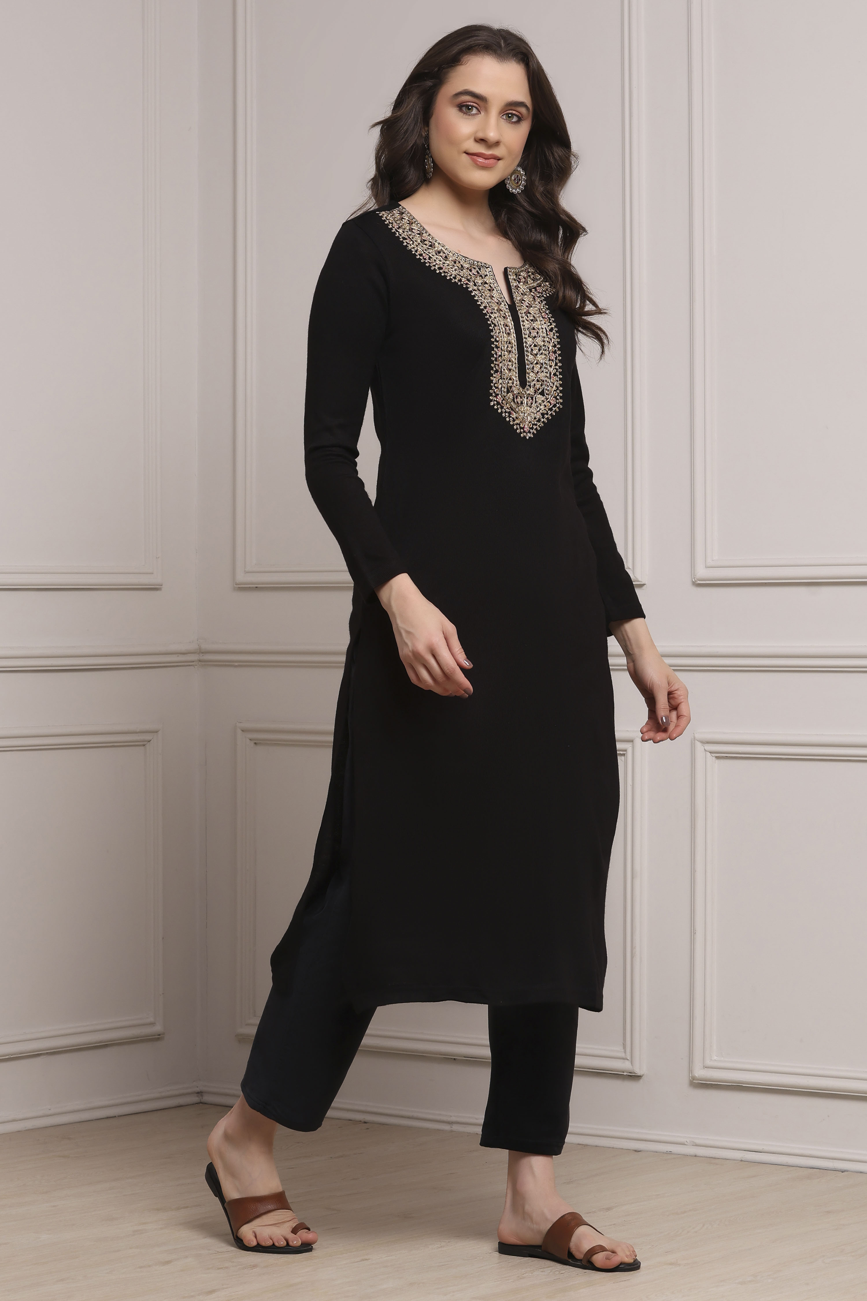Black Acrylic Solid Straight Winter Kurta image number 4