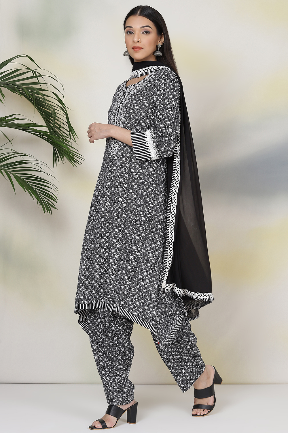 Black Rayon Asymmetric Kurta Salwar Suit Set image number 4