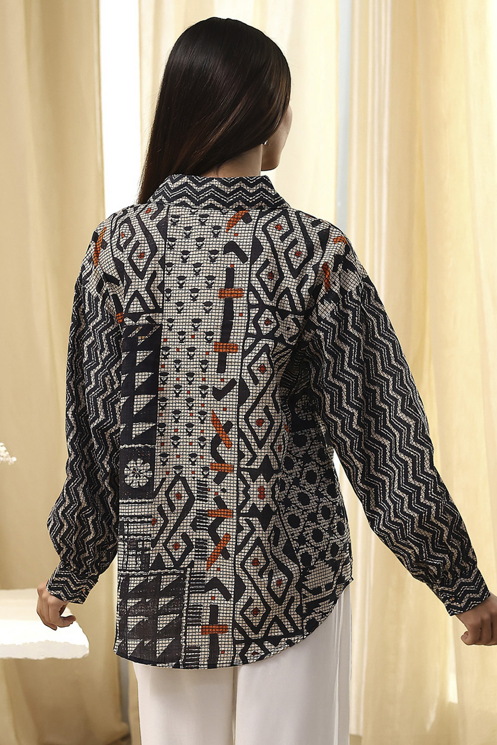 Black Cotton Printed Straight Shirt image number 3