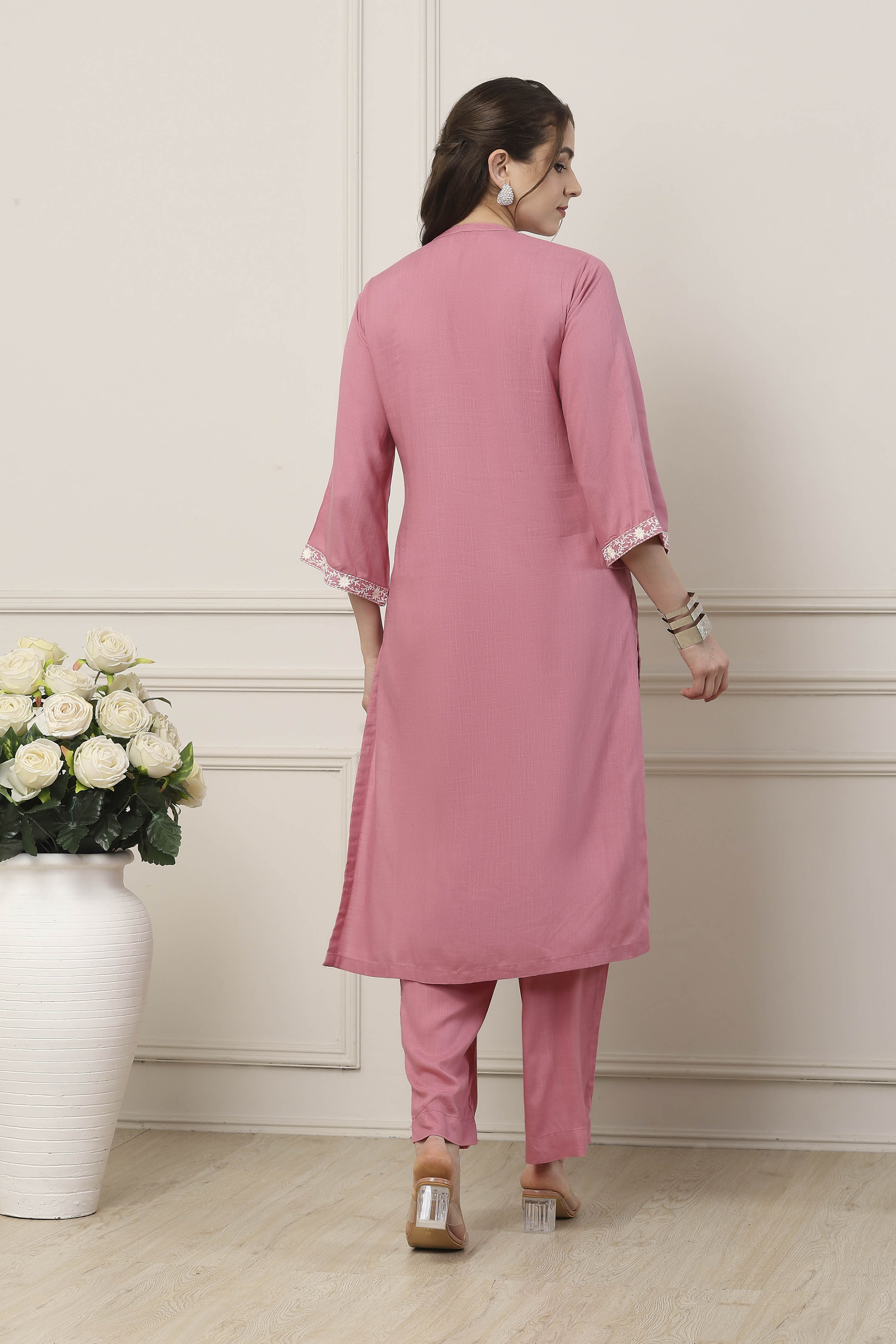 Green Yoke Embroidered Straight Suit Set image number 4