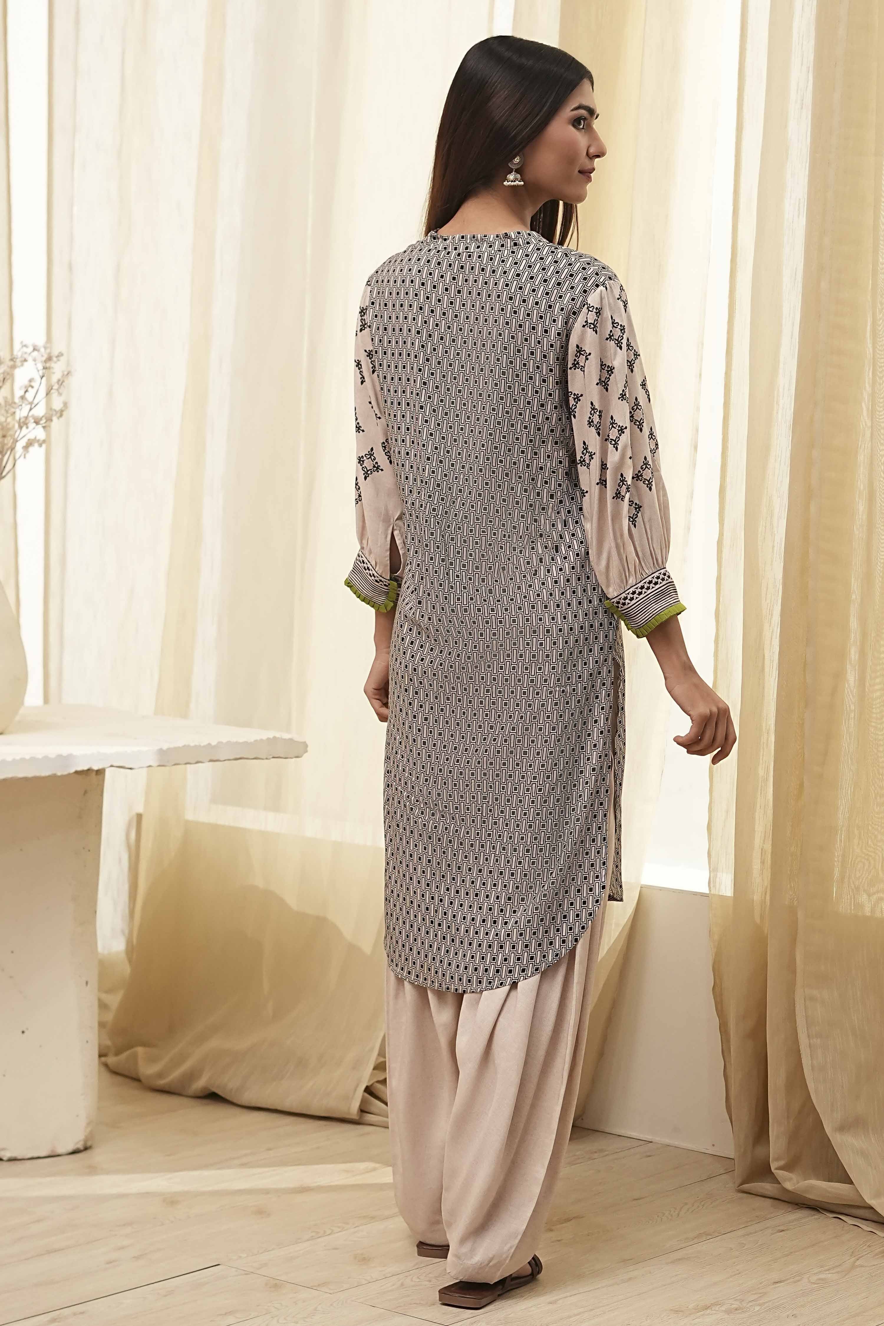 Black and Beige Printed Straight Suit Set image number 4