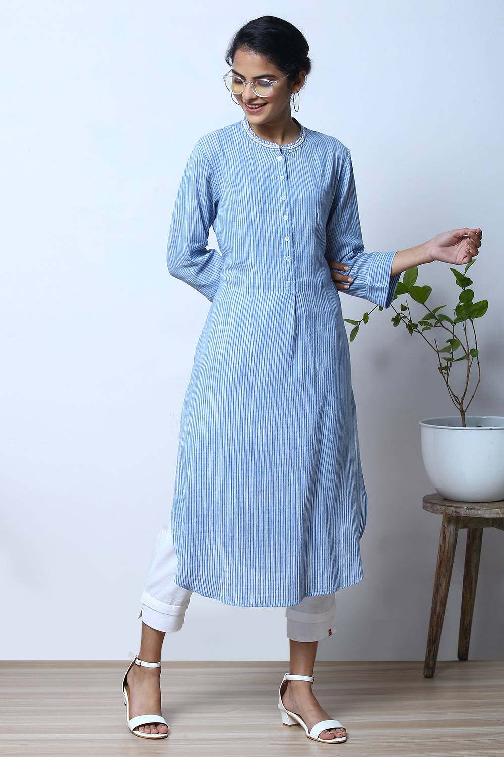 White And Blue Cotton Yarndyed Kurti image number 0