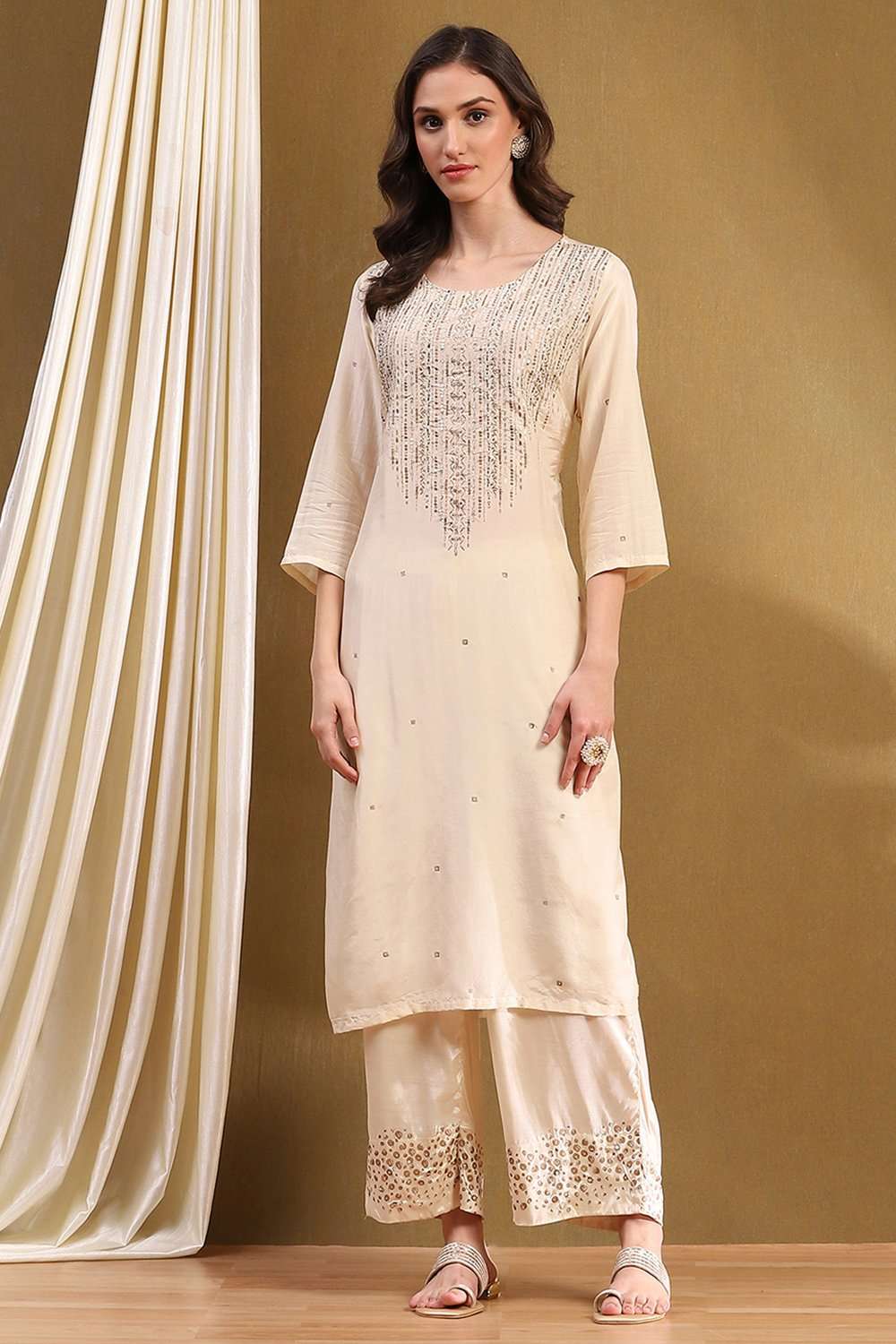 Off White Viscose Blend Straight Set image number 6