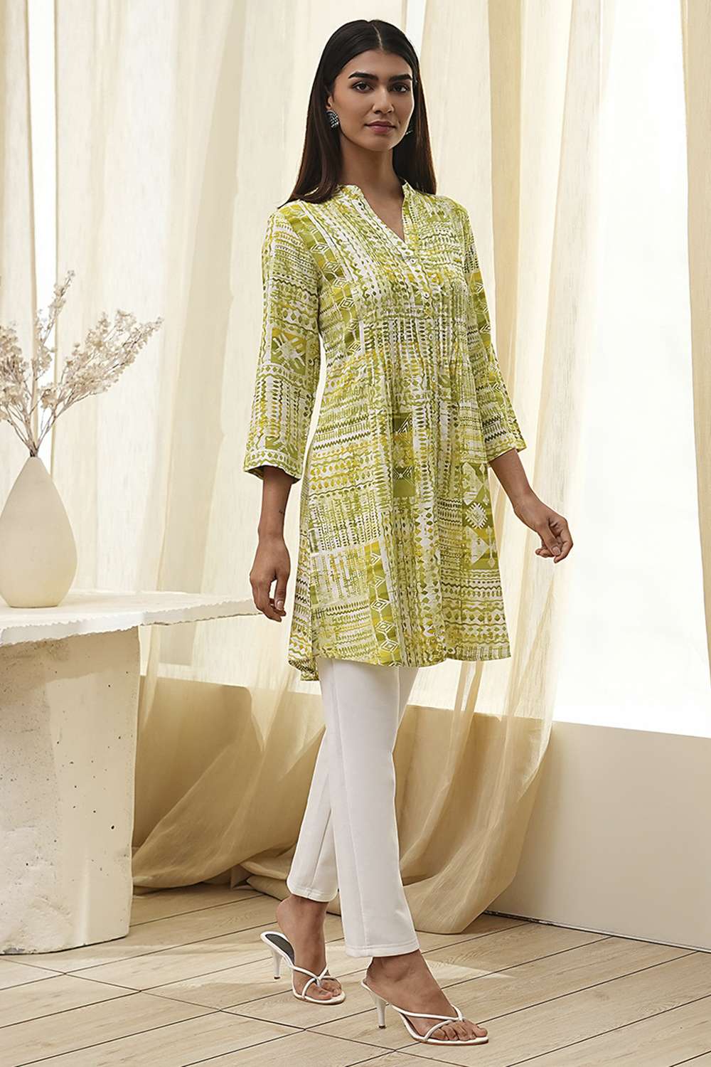 Lime Green Printed Straight Short Kurta image number 4