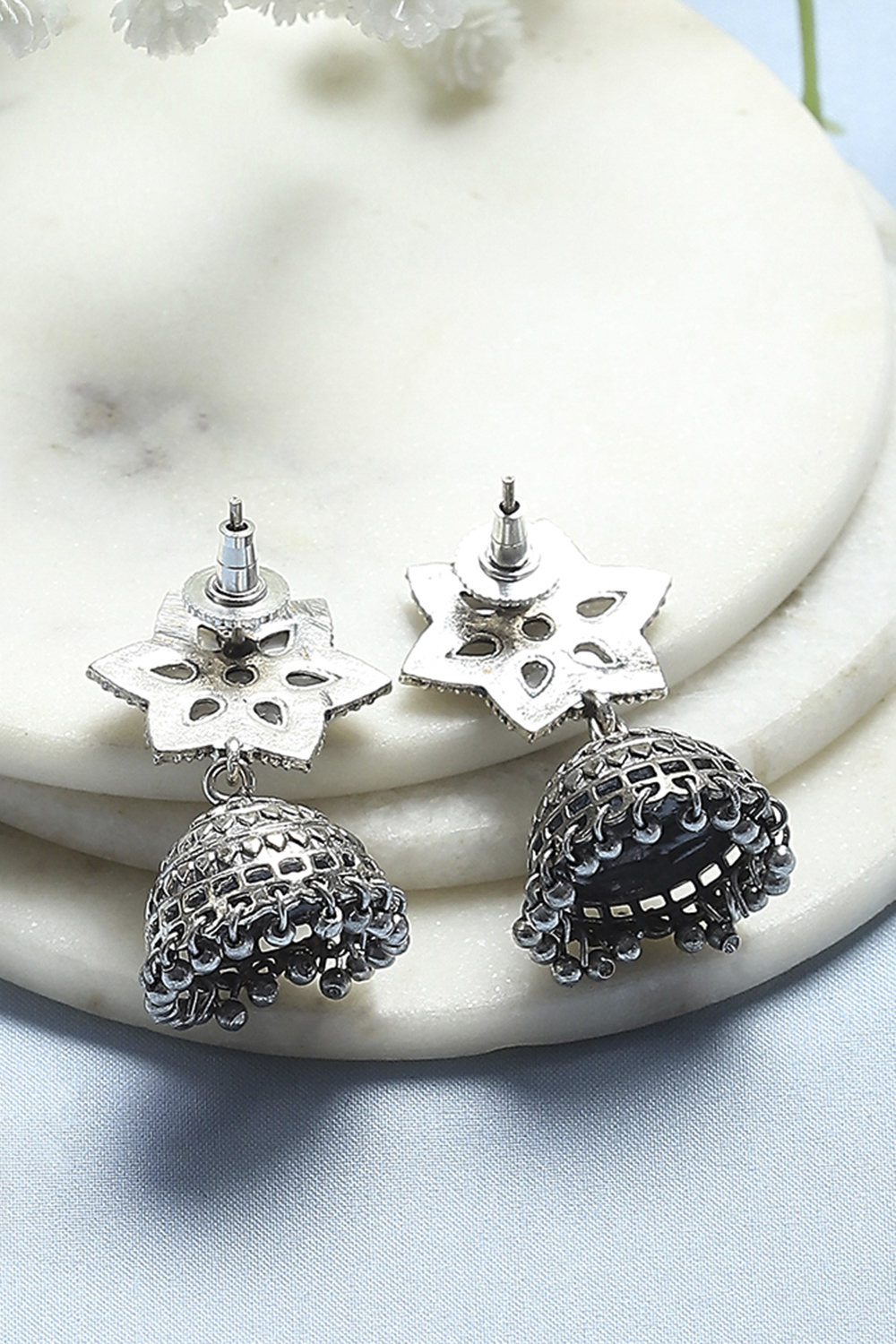 White Pearl Earrings image number 2