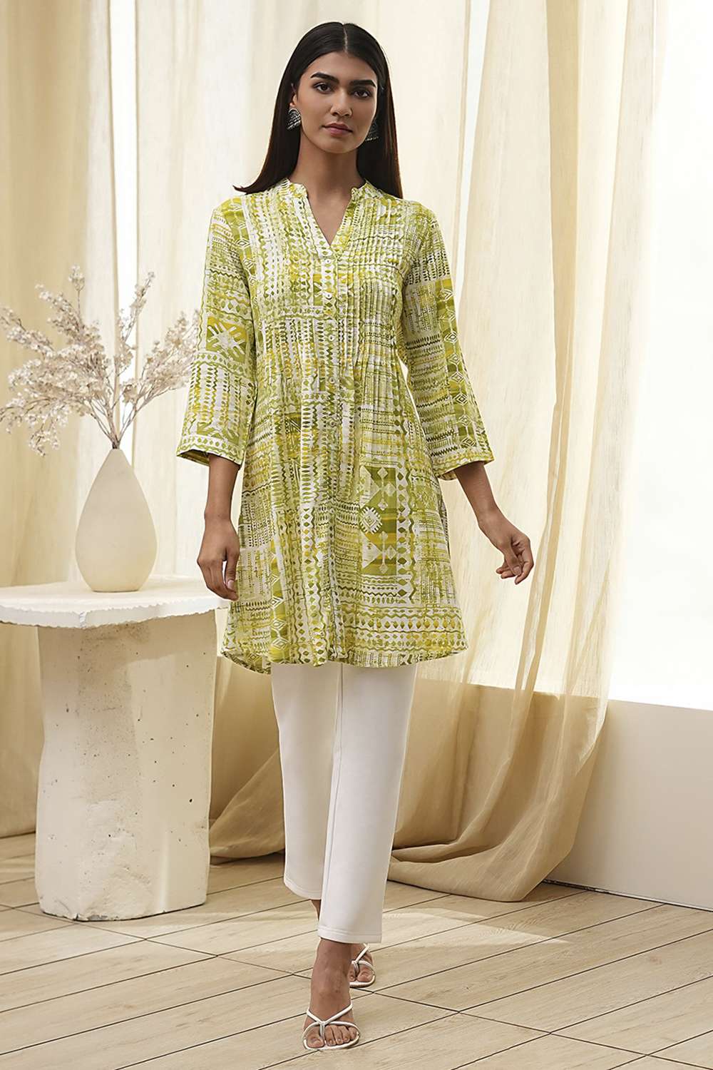Lime Green Printed Straight Short Kurta image number 5