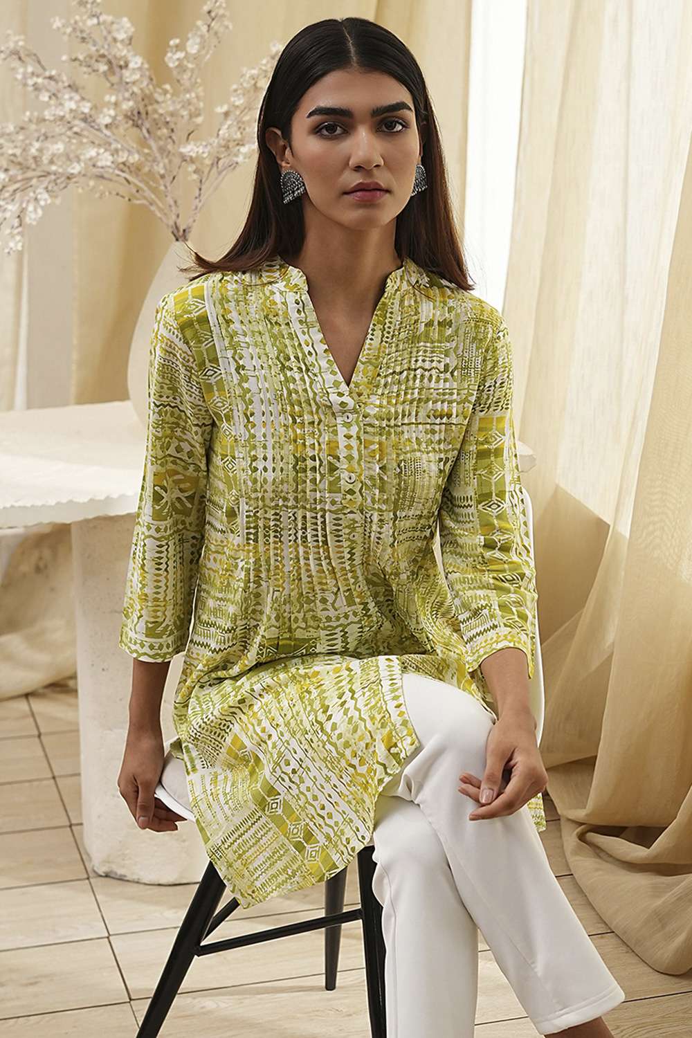 Lime Green Printed Straight Short Kurta image number 6