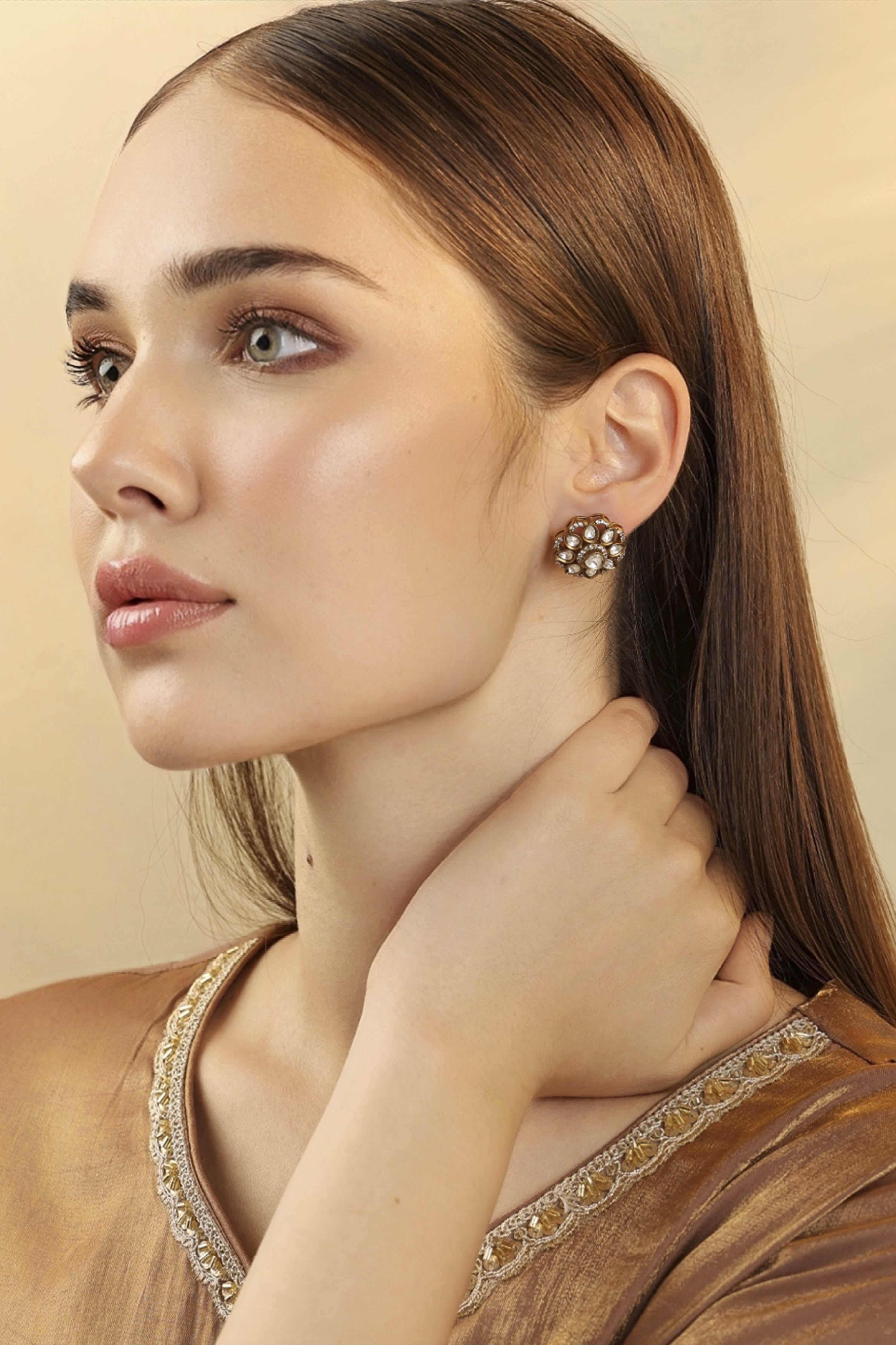 White Gold-Plated Brass Kundan Stud Earrings image number 3