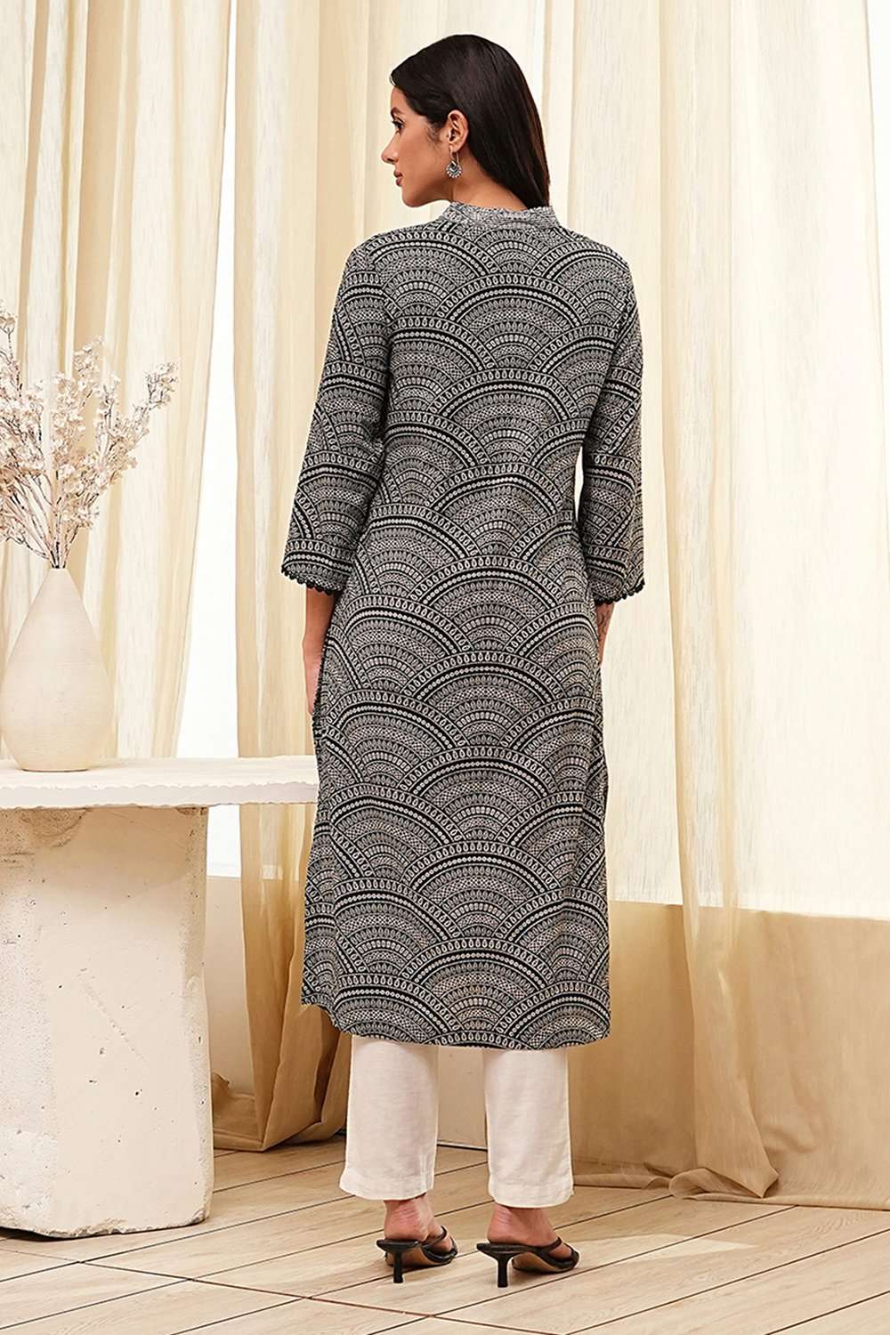 Black Straight Kurta image number 3