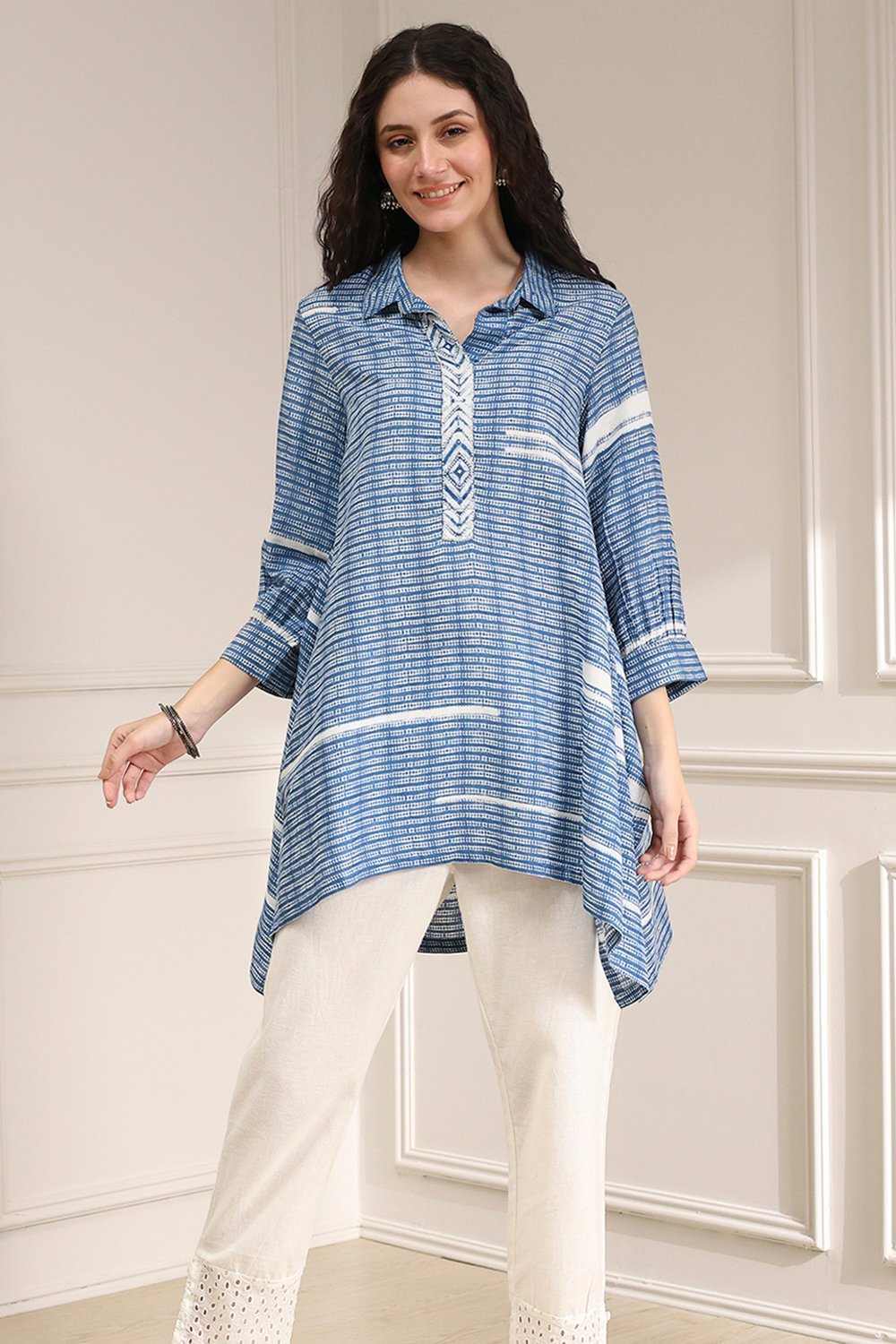 Blue Printed Asymmetric Short Kurta image number 5