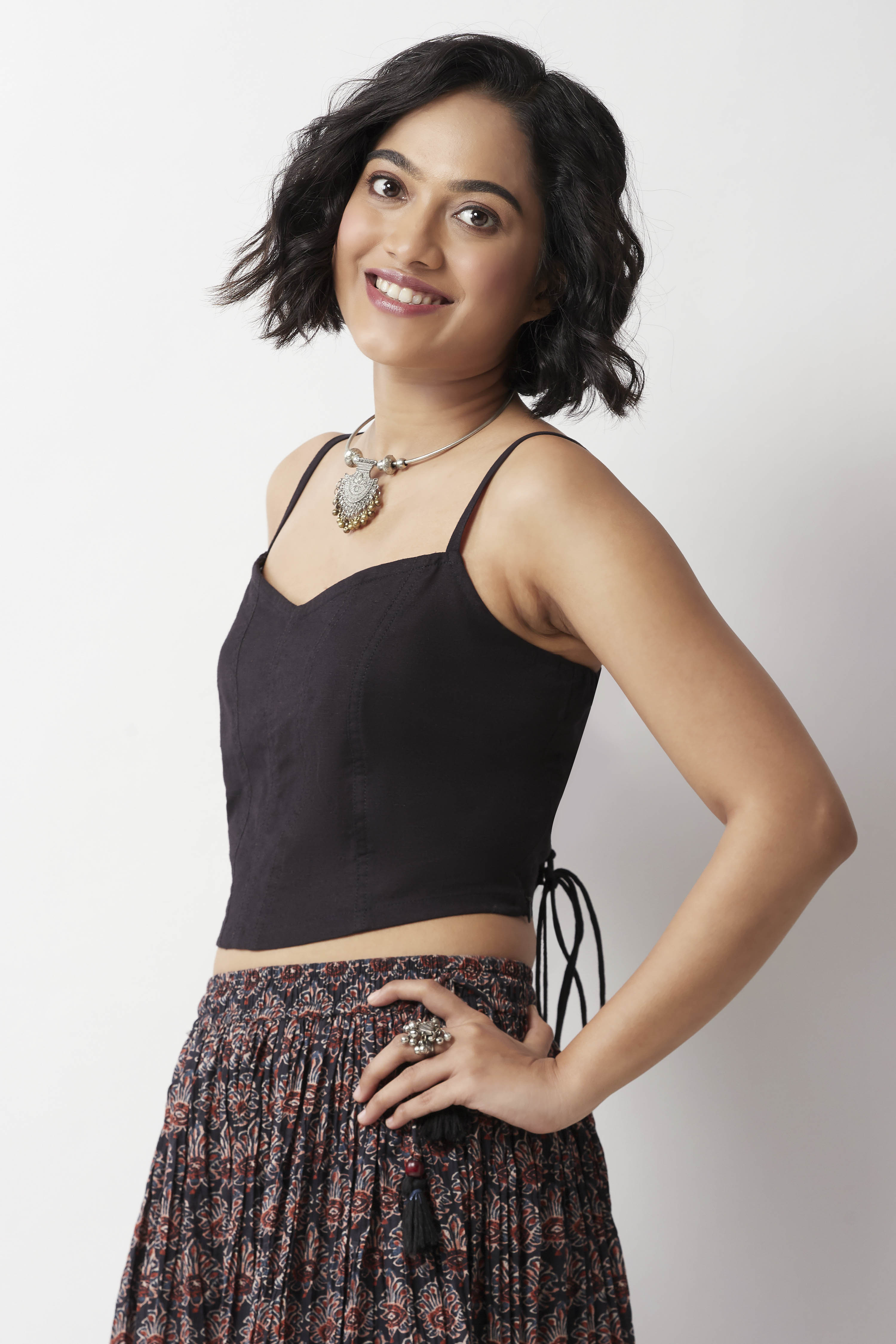 Black Cotton Fitted Strappy Crop Top image number 3