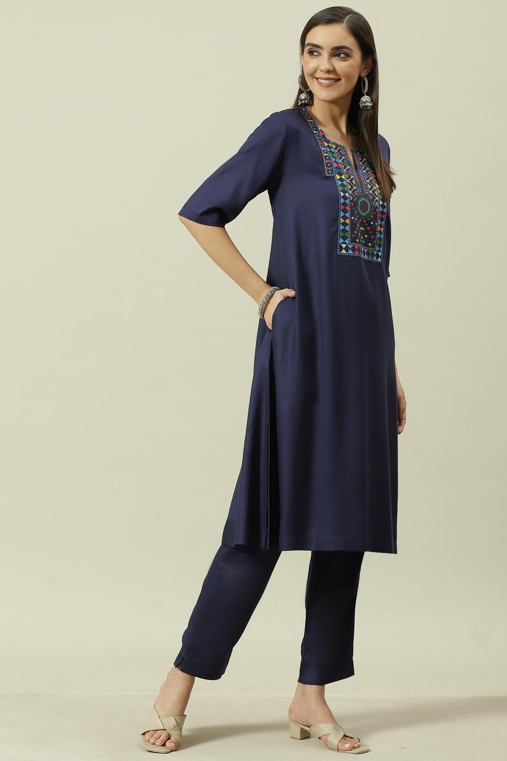 Navy Solid LIVA Straight Kurta Slim Pant Suit Set image number 3