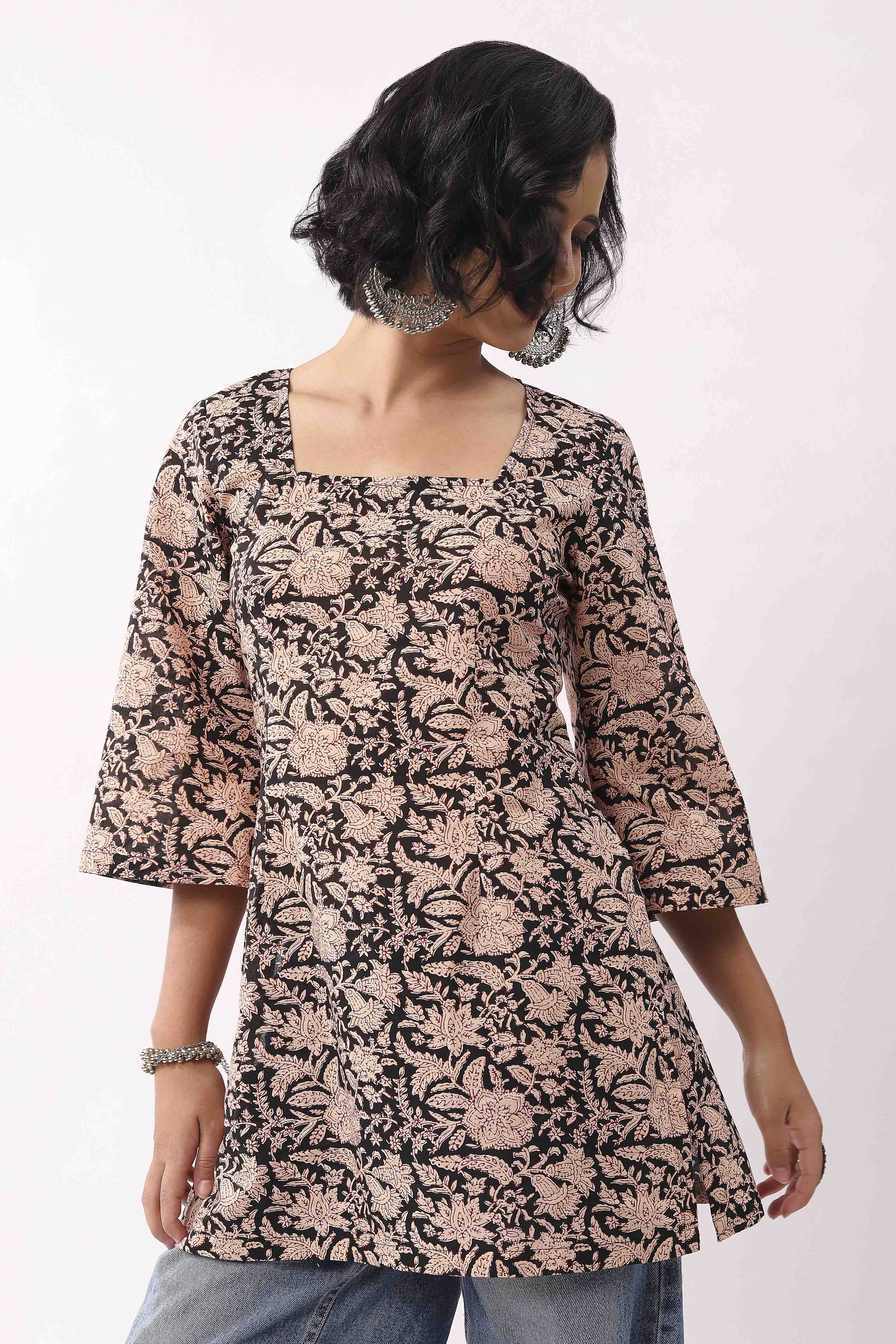 Black Cotton Floral Printed Lace-Up Back Kurti image number 5