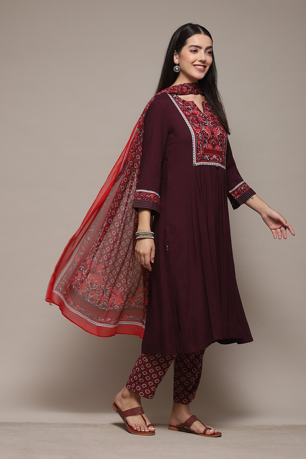 Burgandy LIVA Gathered Solid Kurta Slim Pant Suit Set image number 5