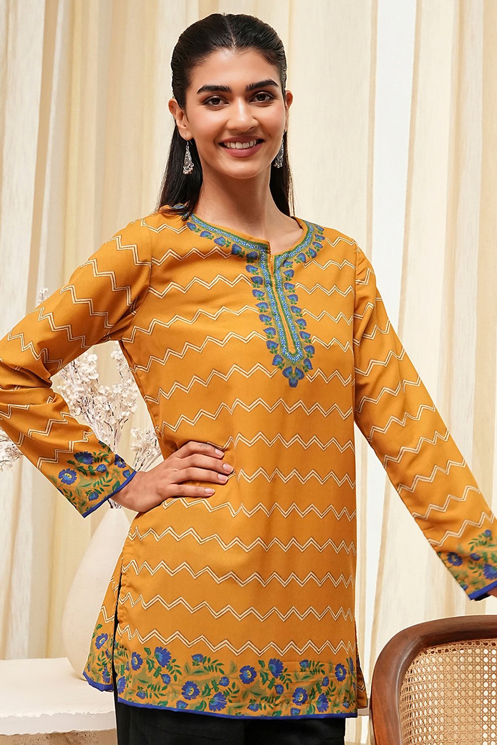Mustard Yellow Printed Straight Short Kurta image number 1