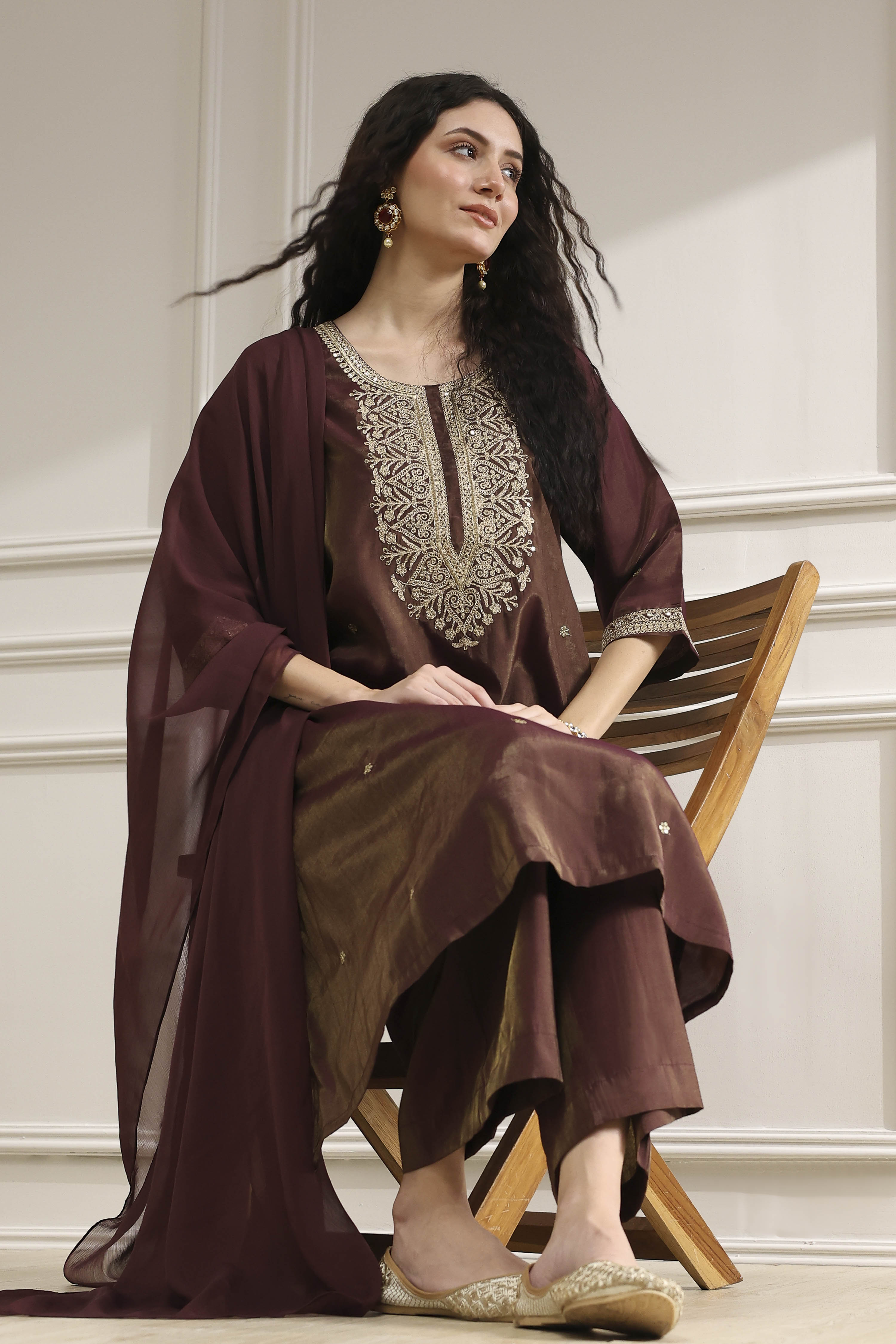 Green Embroidered Straight Suit Set image number 0