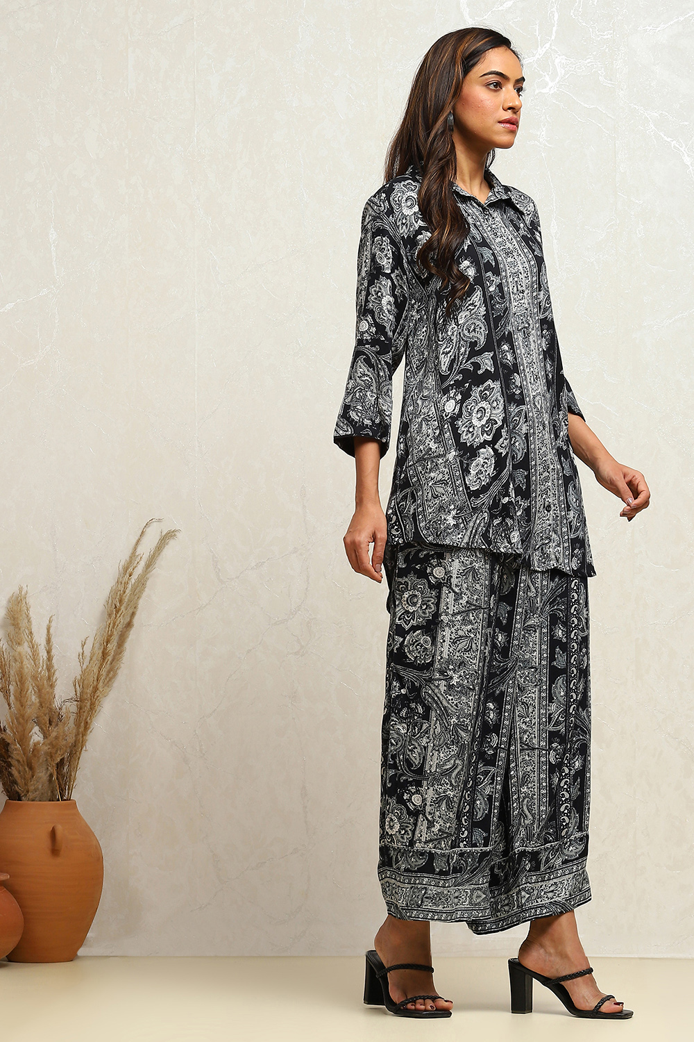 Black Viscose Rayon Straight Printed Kurta Set image number 5